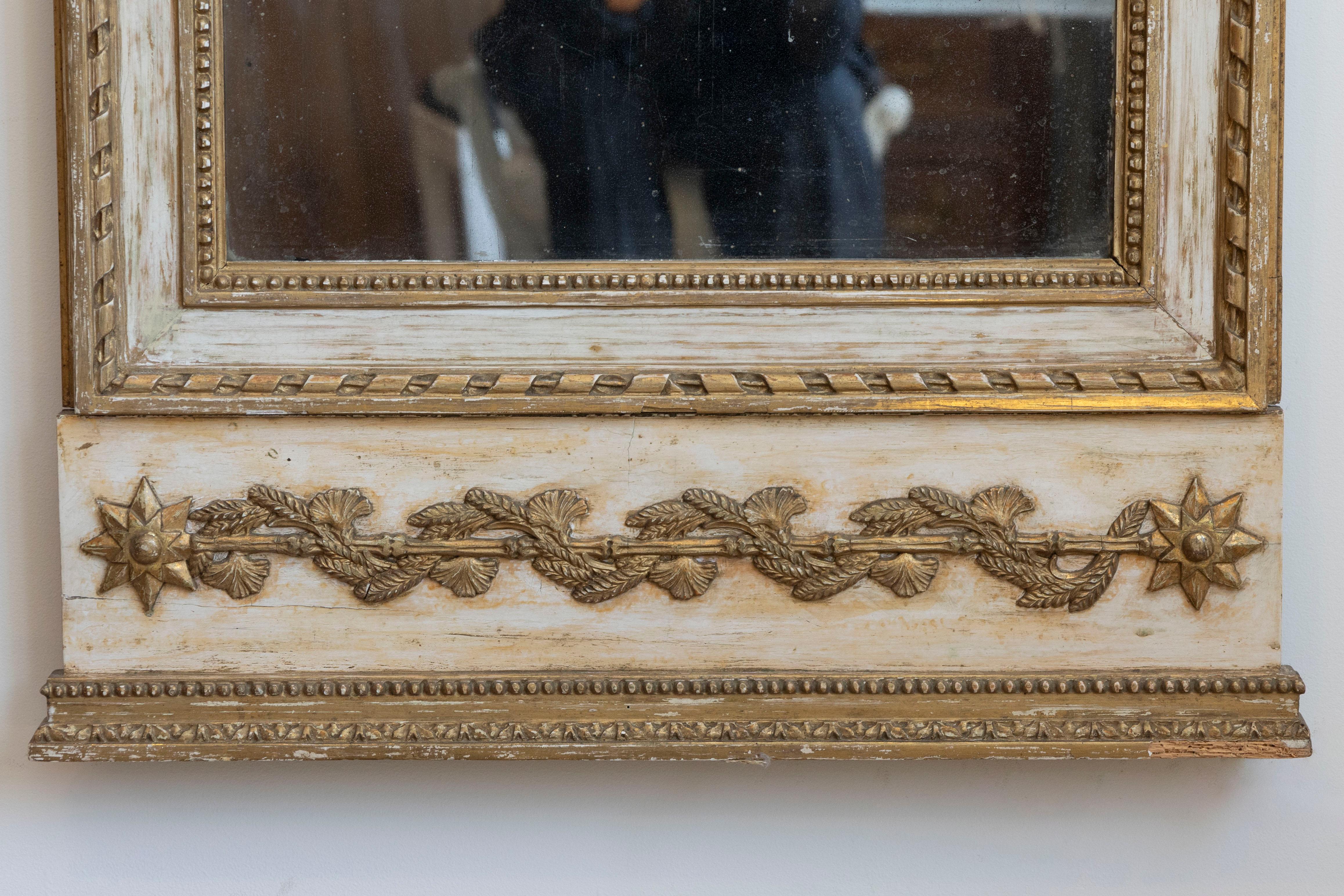 Suédois Miroir Trumeau de la fin du XVIIIe siècle, de style suédois gustavien, avec guirlandes et roses en vente
