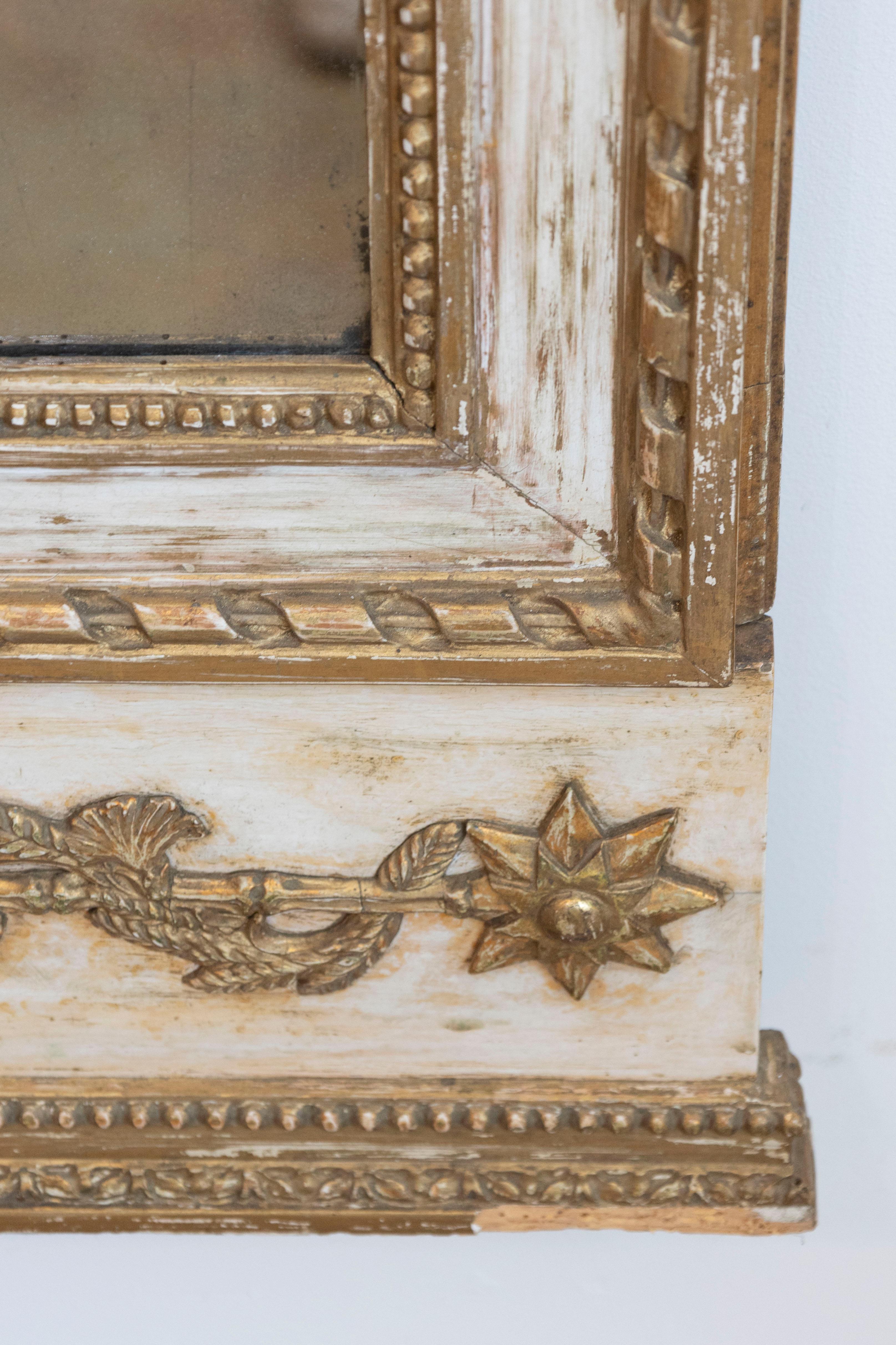 Miroir Trumeau de la fin du XVIIIe siècle, de style suédois gustavien, avec guirlandes et roses Bon état - En vente à Atlanta, GA