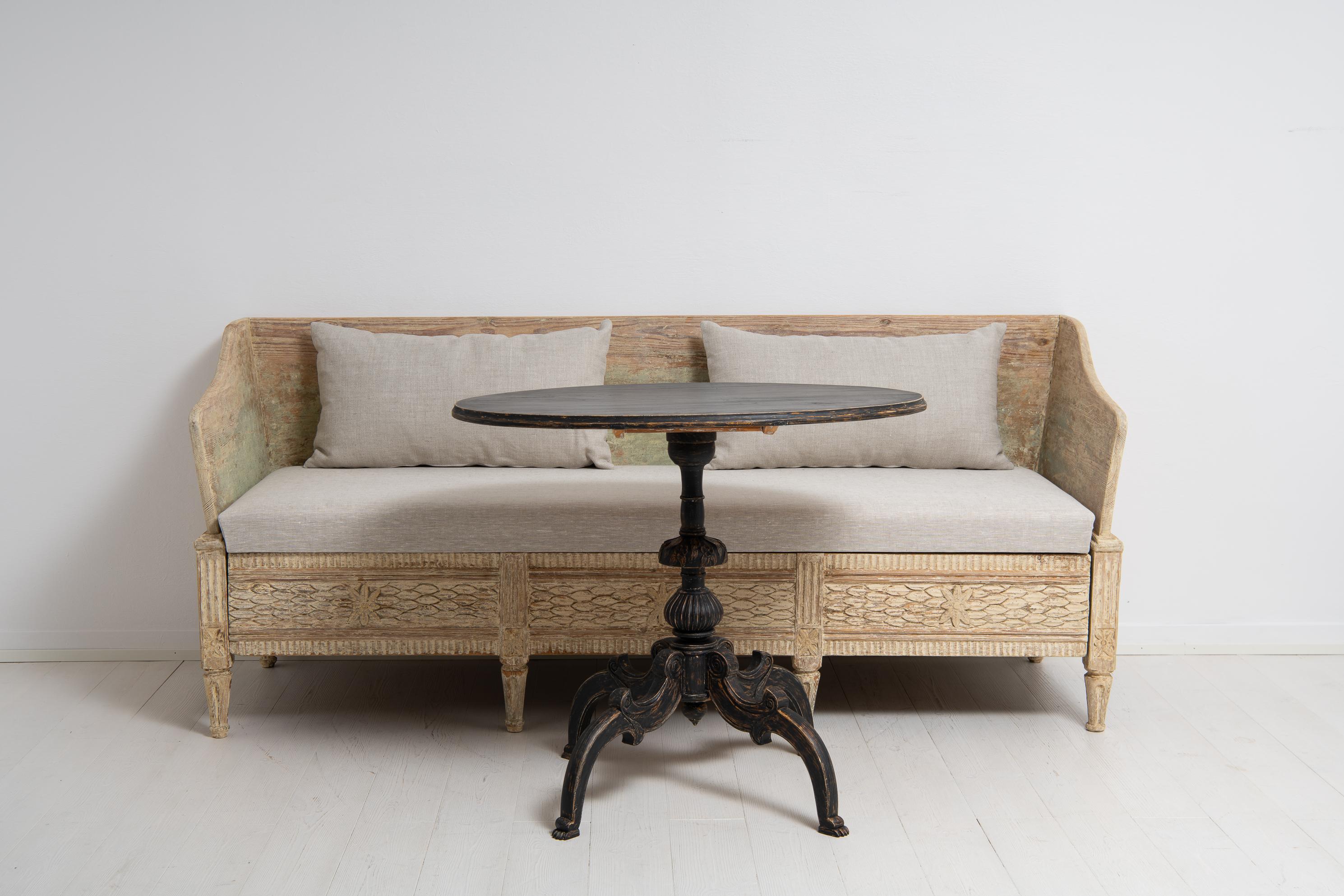 Late 18th century Swedish gustavian sofa. The sofa is a so called trågsoffa and is solid pine with scraped to original paint. The paint has distress and the patina of time. The decor is unusually rich and varied and is done completely by hand. The