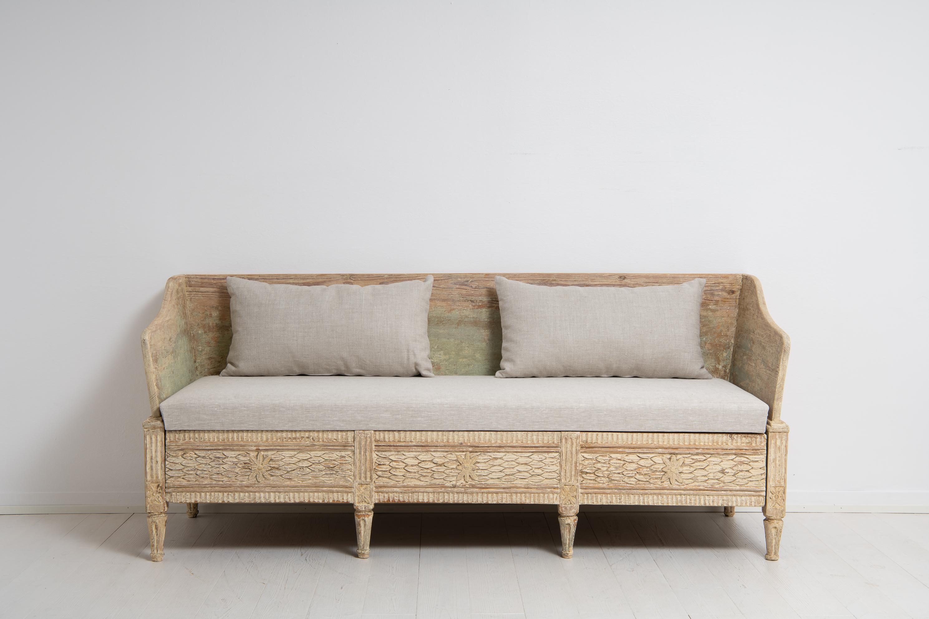 Late 18th Century Swedish Gustavian Unusual Pine Sofa In Good Condition In Kramfors, SE
