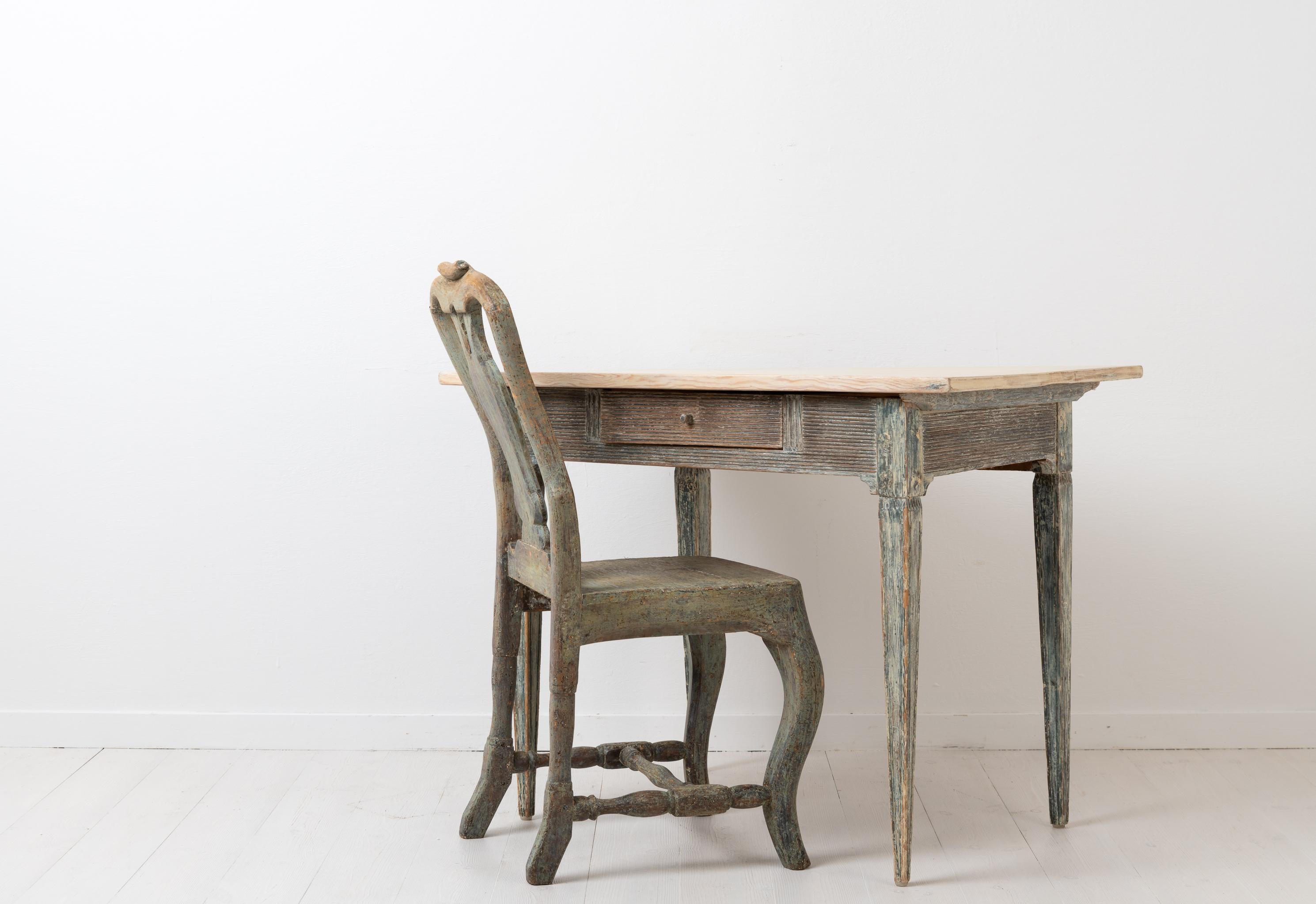Desk or wall table from the Swedish gustavian period during the late 18th century. The desk is from northern Sweden and work well as both a desk and wall table, the Swedish gustavian period correlates with the more International neoclassical era so