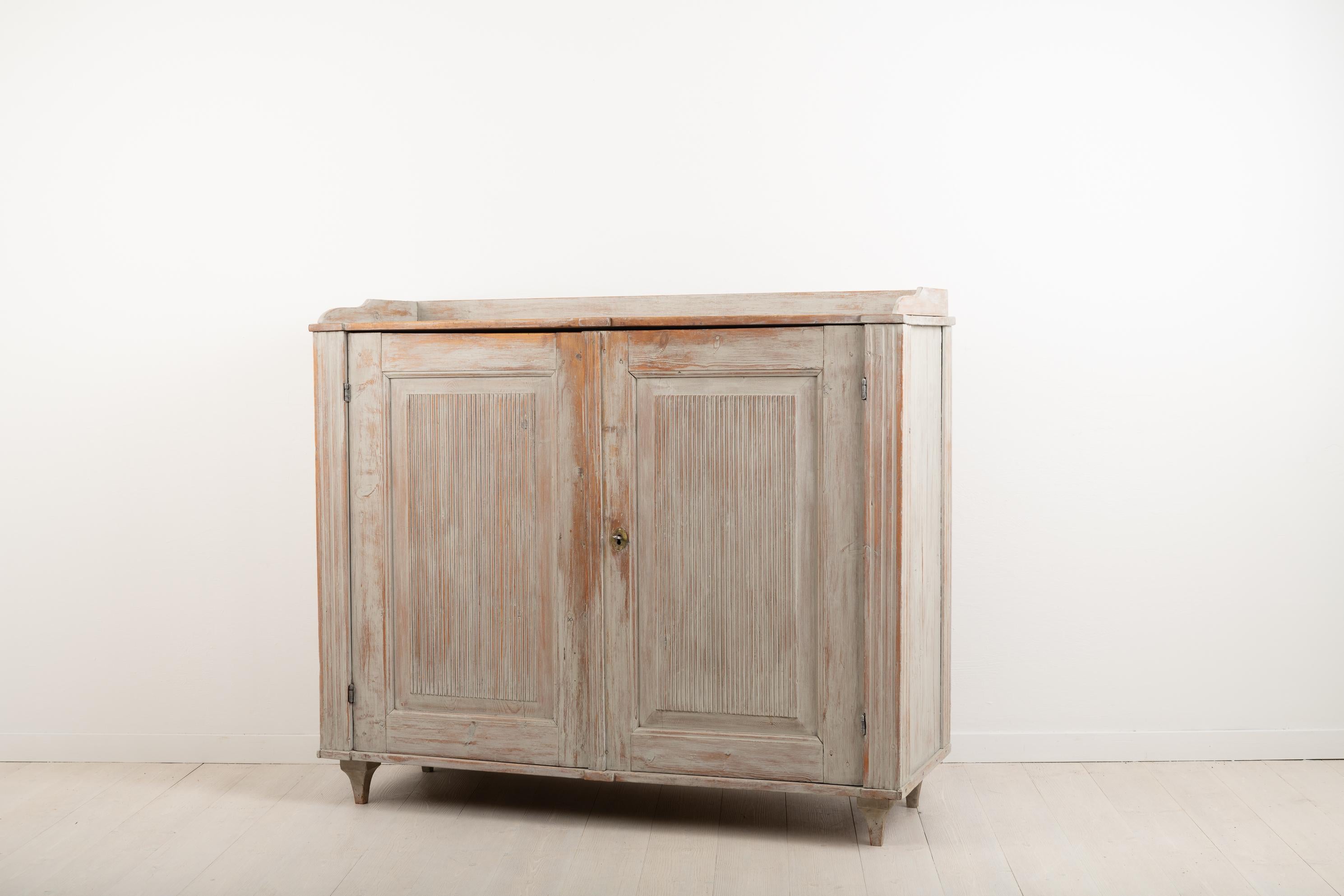 Late 18th Century Swedish Neoclassic Sideboard In Good Condition In Kramfors, SE