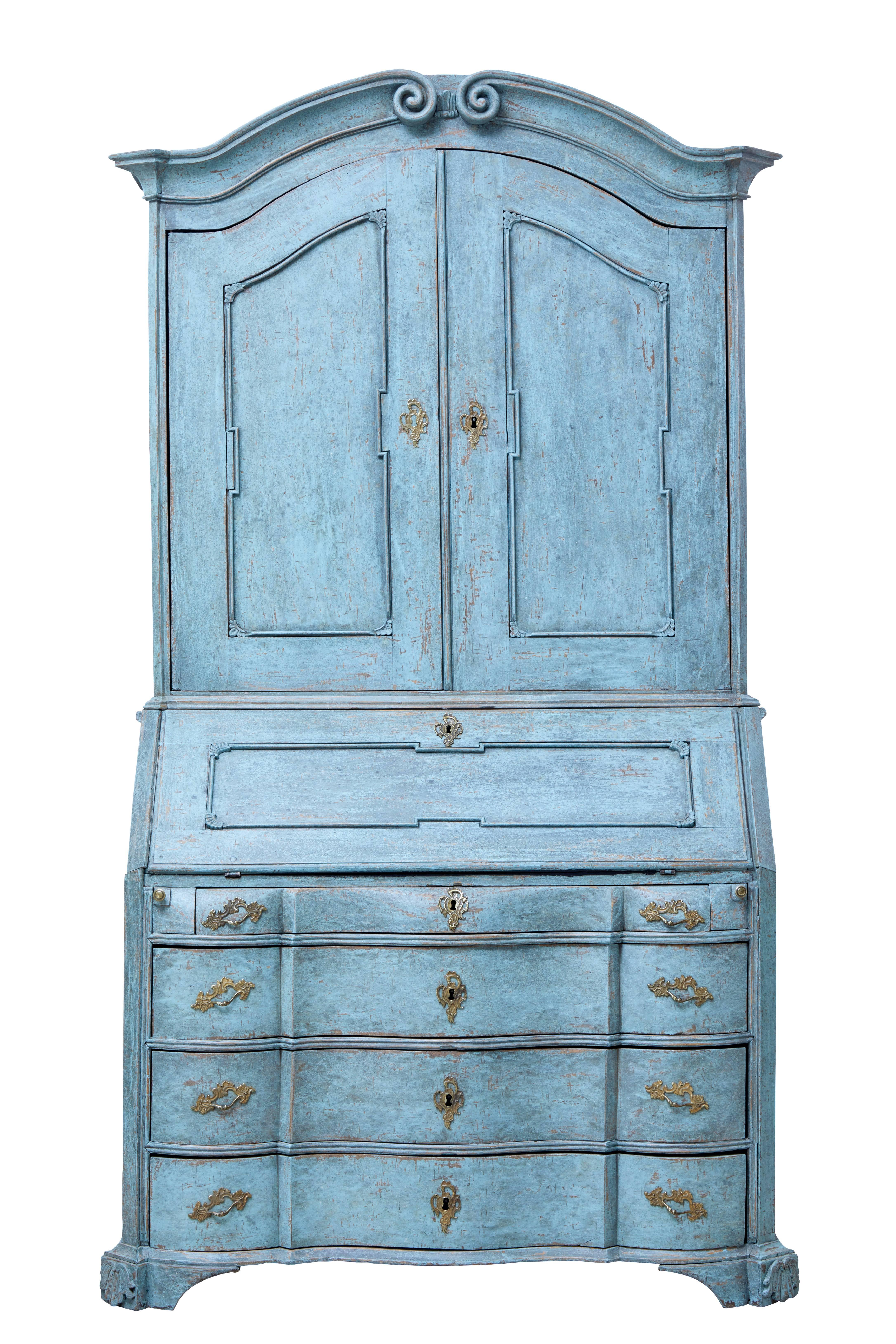Stunning Baroque Swedish painted bureau bookcase, circa 1780.

Comprising of two parts. Top section with a beautiful deep scrolling cornice, below which the double doors open to three shelves. Bottom section with moulded bureau front, fall opens