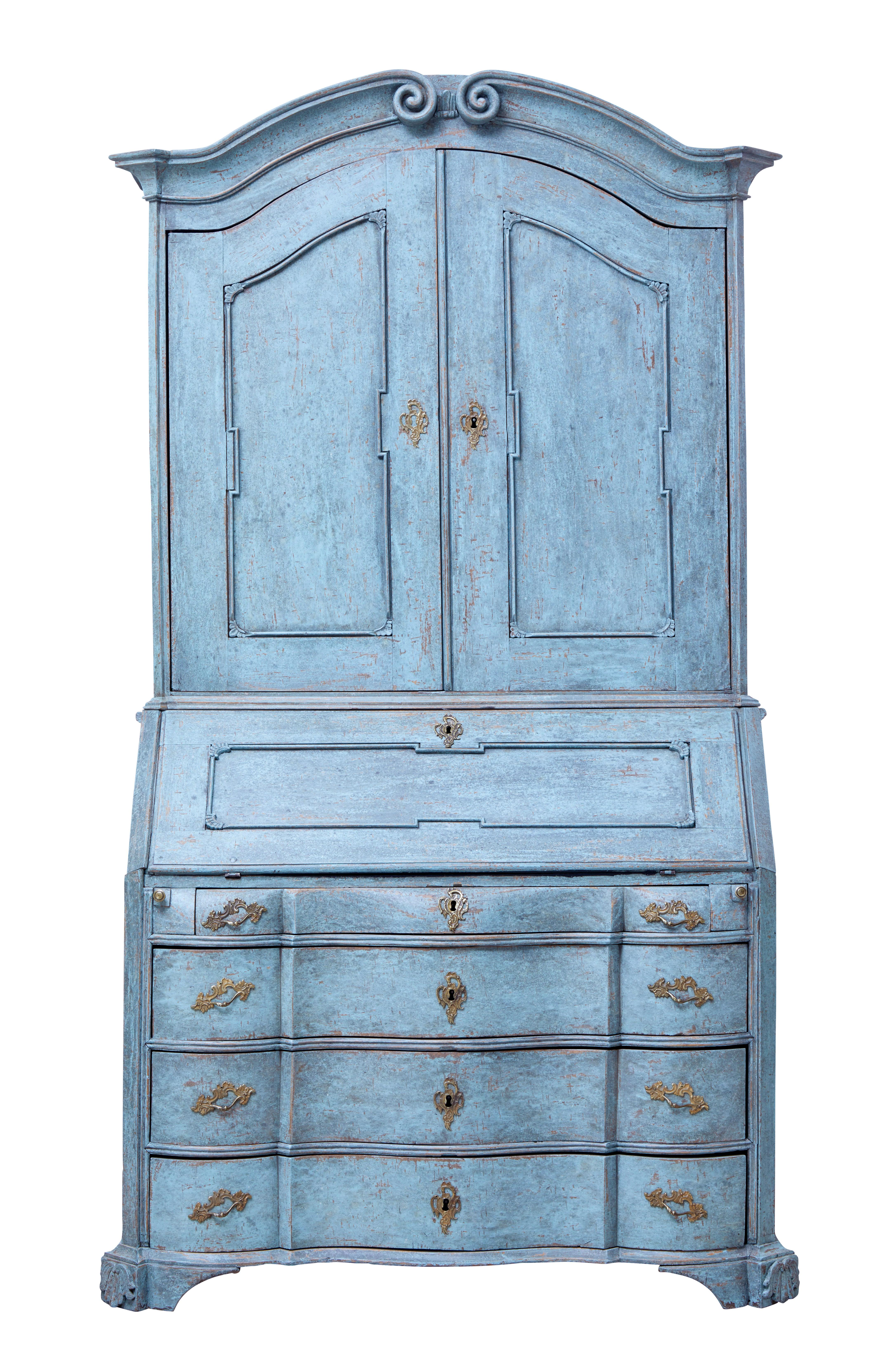 Stunning baroque swedish painted bureau bookcase circa 1780.

Comprising of 2 parts. Top section with a beautiful deep scrolling cornice, below which the double doors open to 3 shelves. Bottom section with moulded bureau front, fall opens to