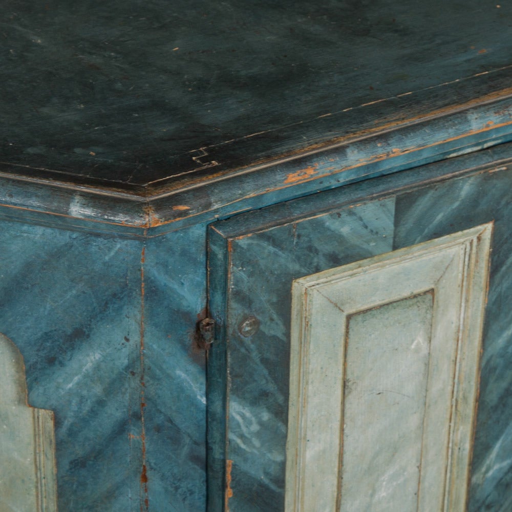 Late 18th Century Swedish Painted Corner Cupboard For Sale 1