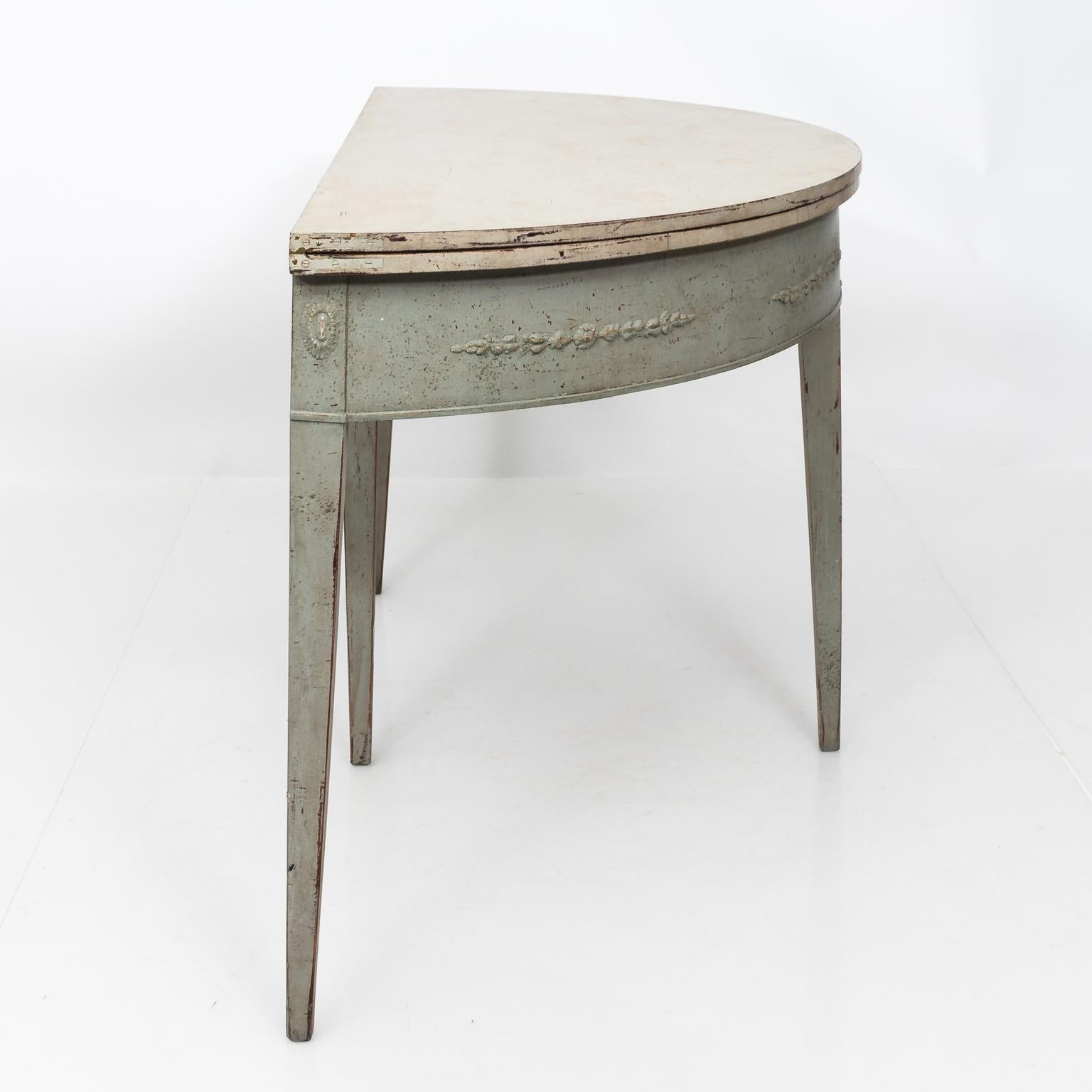Late 18th Century Swedish Painted Drop Leaf Center Table For Sale 7