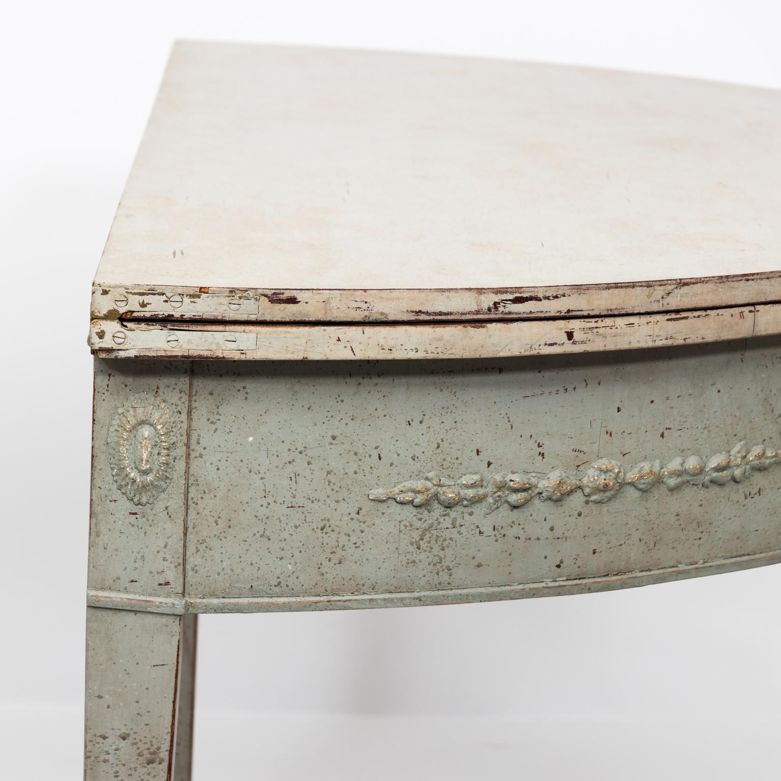Late 18th Century Swedish Painted Drop Leaf Center Table For Sale 8