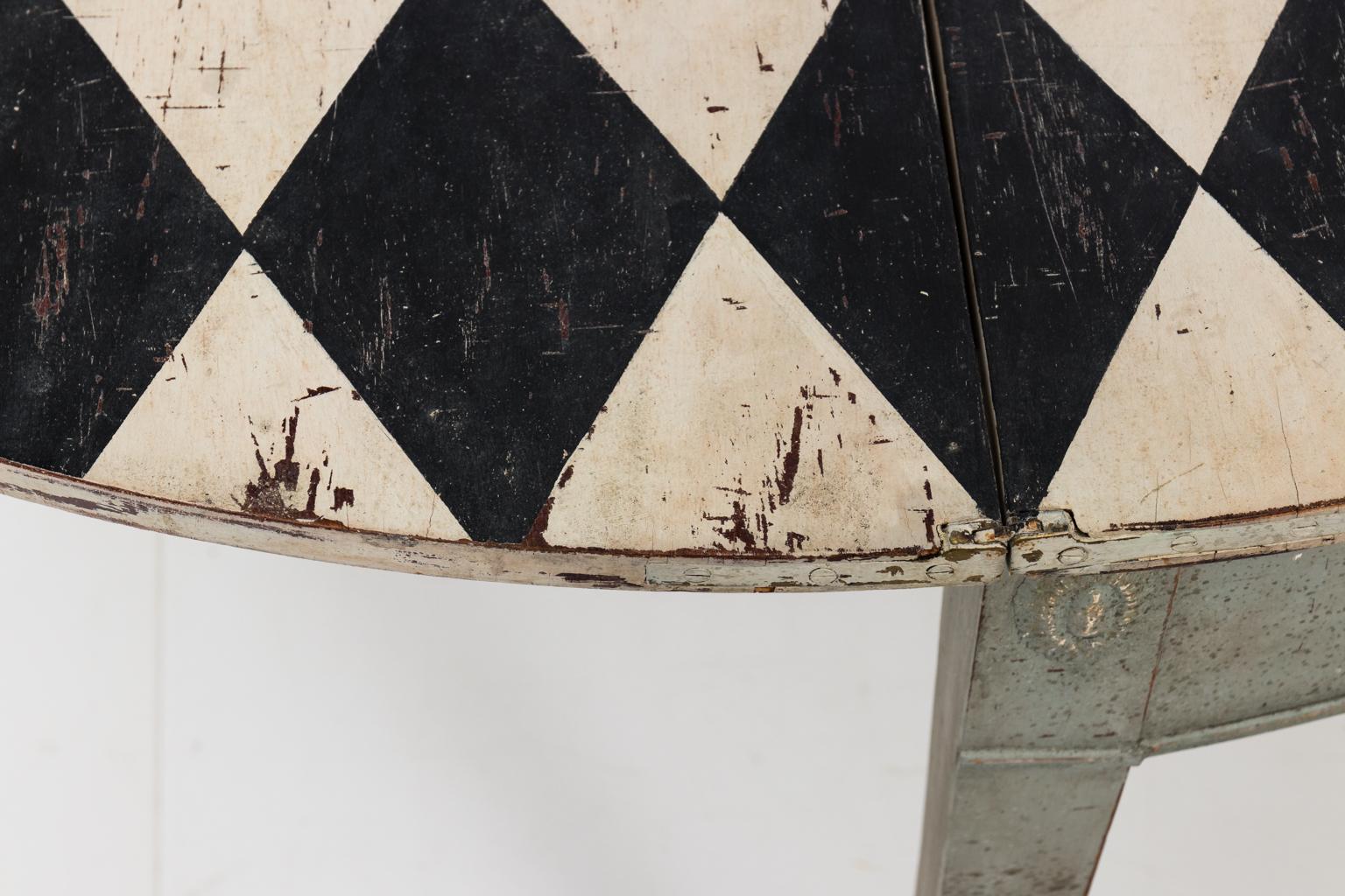Late 18th Century Swedish Painted Drop Leaf Center Table For Sale 13