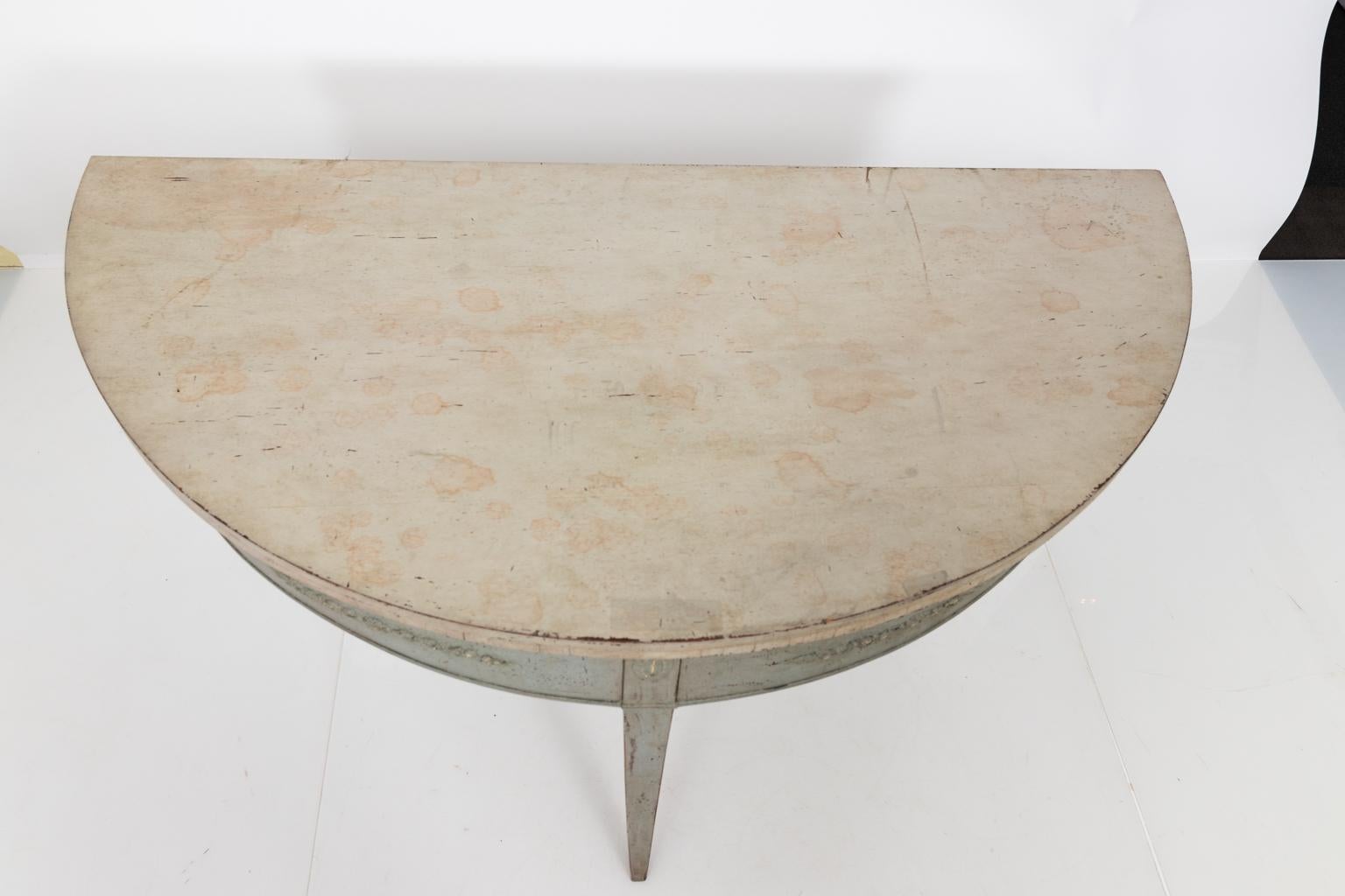 Late 18th Century Swedish Painted Drop Leaf Center Table For Sale 1