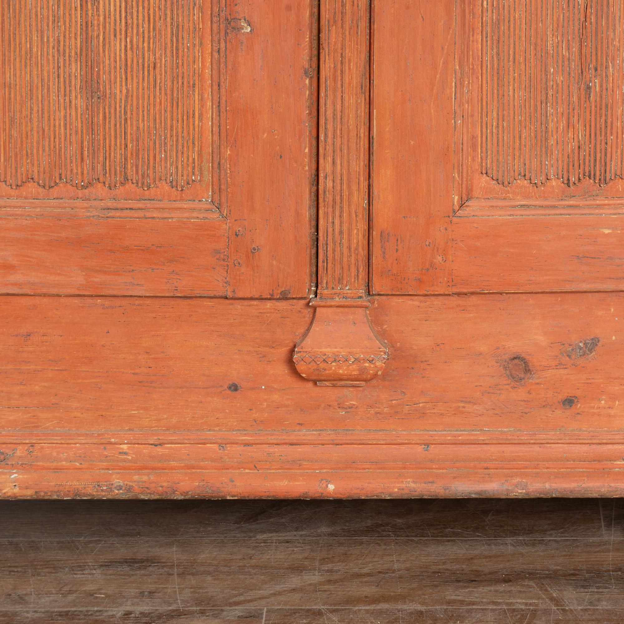Armoire in pino dipinto svedese della fine del XVIII secolo in vendita 4