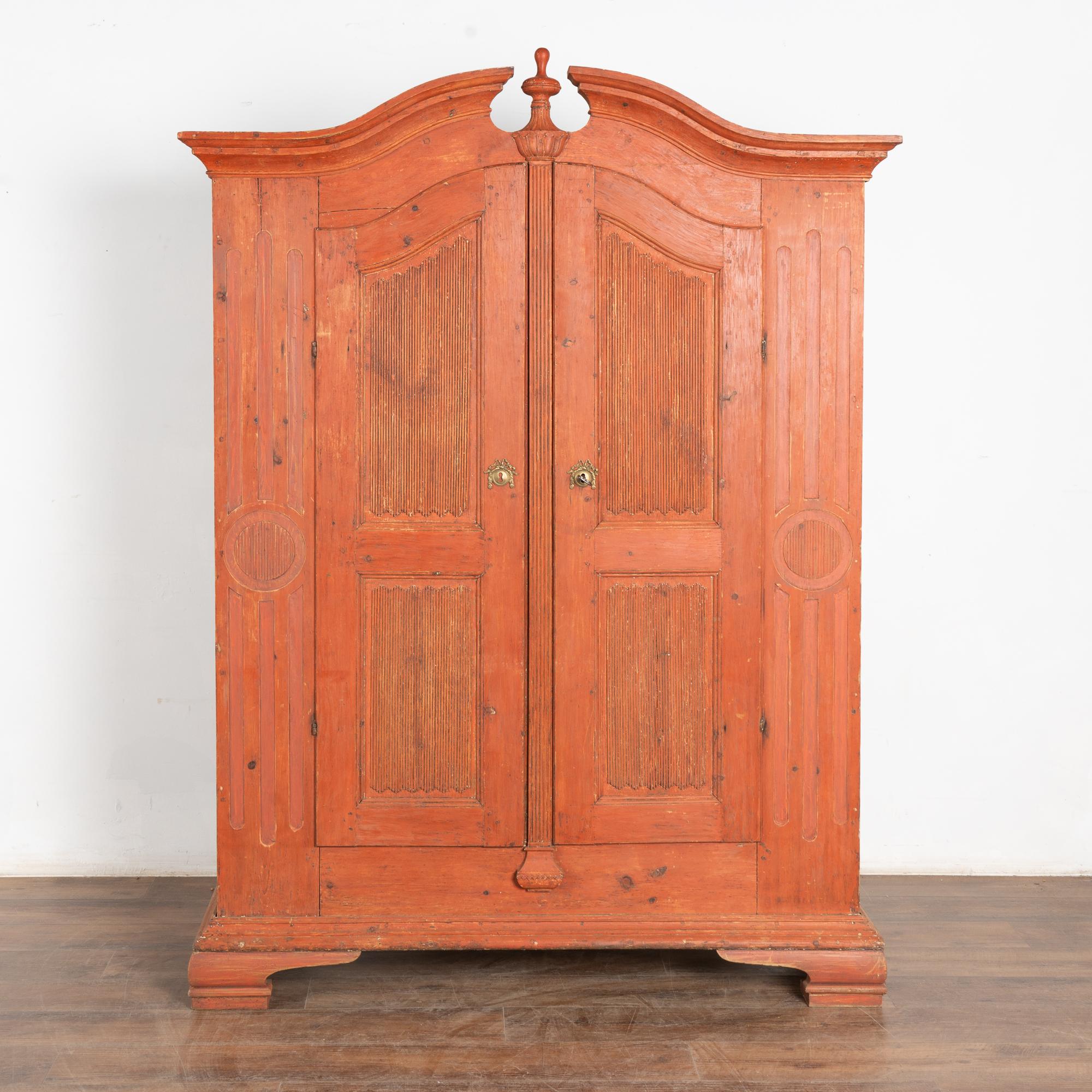Svedese Armoire in pino dipinto svedese della fine del XVIII secolo in vendita