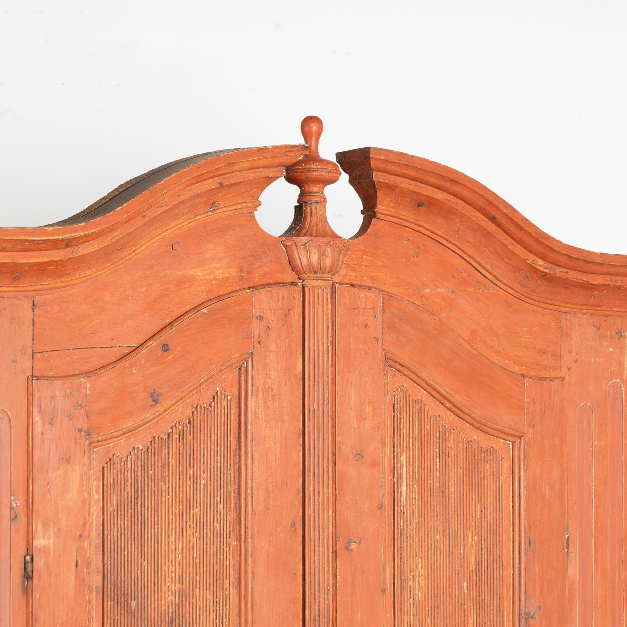 Armoire in pino dipinto svedese della fine del XVIII secolo In condizioni buone in vendita a Round Top, TX