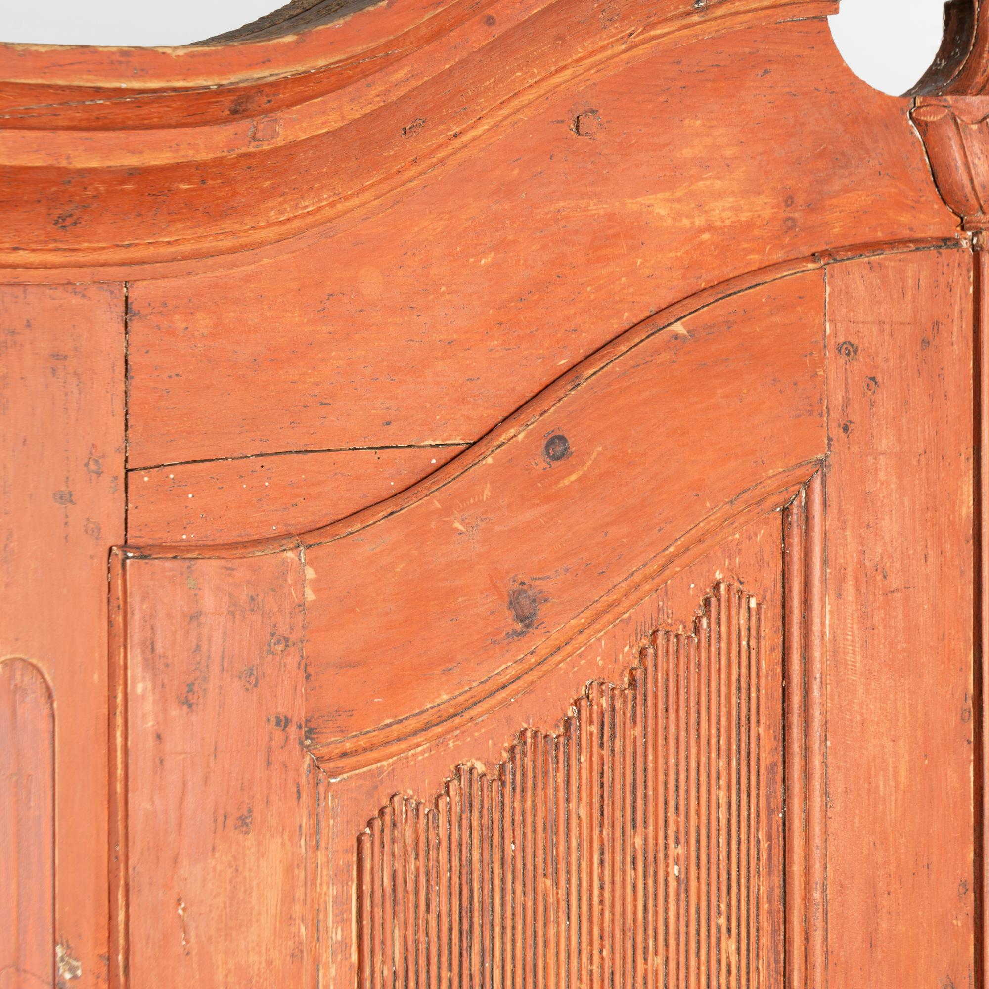 Armoire in pino dipinto svedese della fine del XVIII secolo in vendita 1