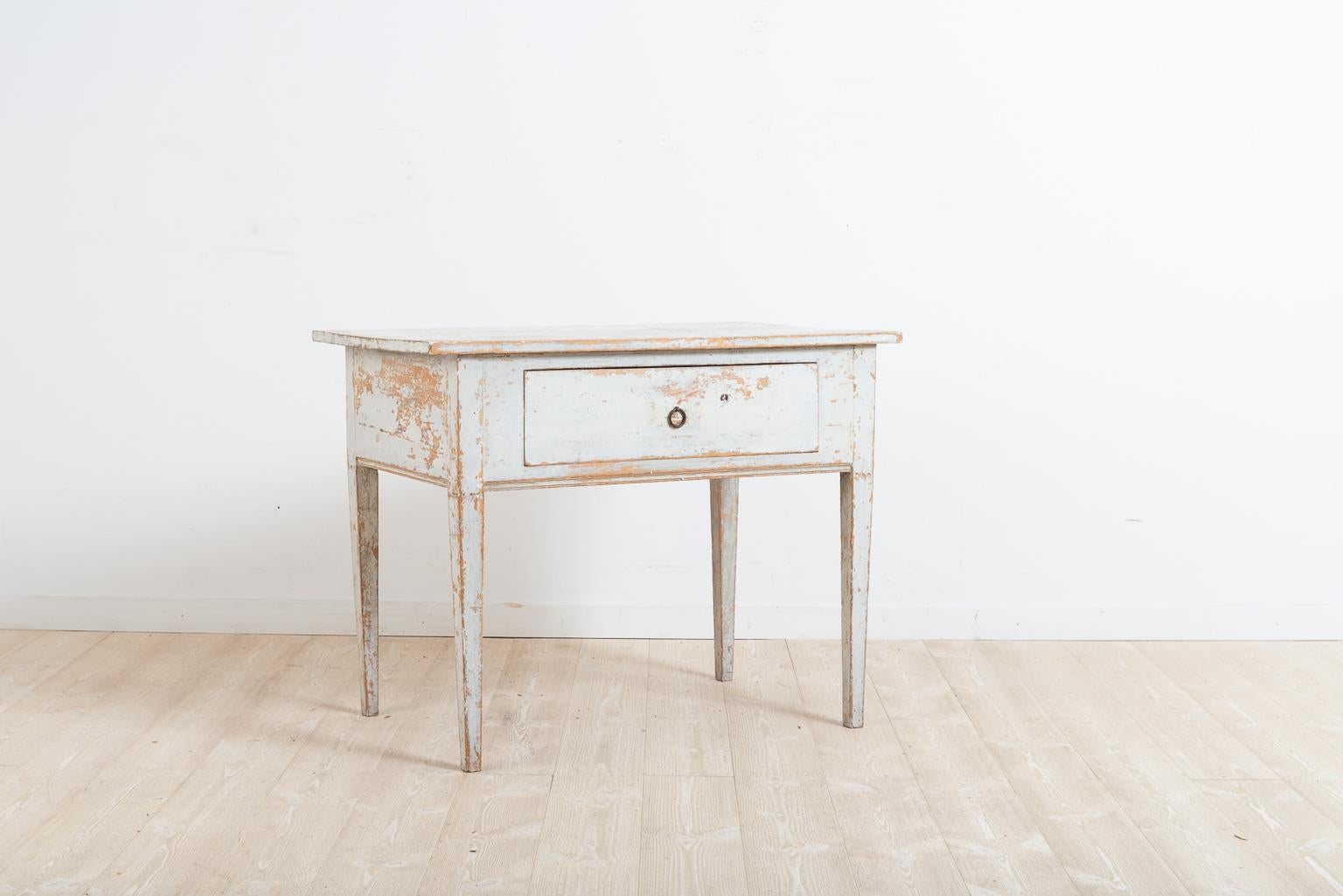 Late 18th Century Swedish Provincial Gustavian Side Table In Good Condition In Kramfors, SE