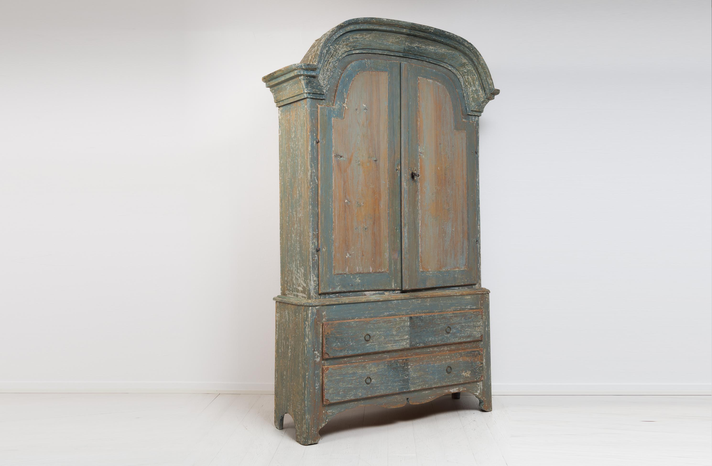 Late 18th Century Swedish Rococo Country Cabinet In Good Condition In Kramfors, SE