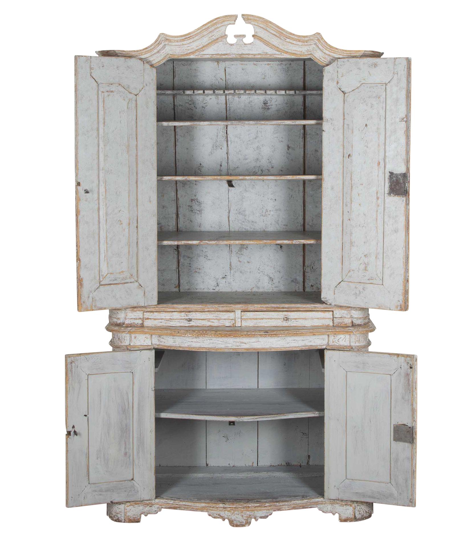 Rococo Cabinet suédois de la fin du XVIIIe siècle de la période rococo en vente