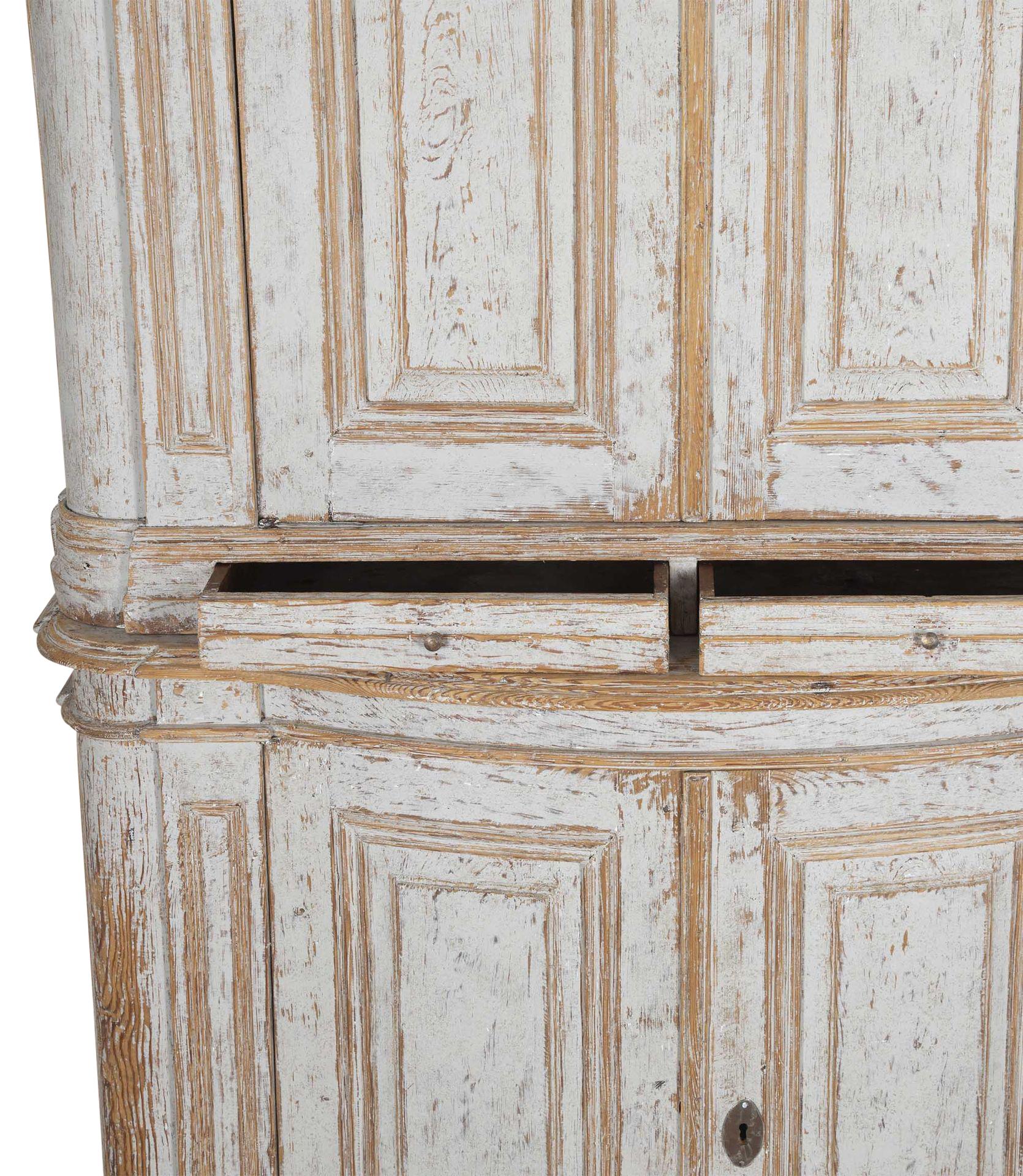 XVIIIe siècle et antérieur Cabinet suédois de la fin du XVIIIe siècle de la période rococo en vente