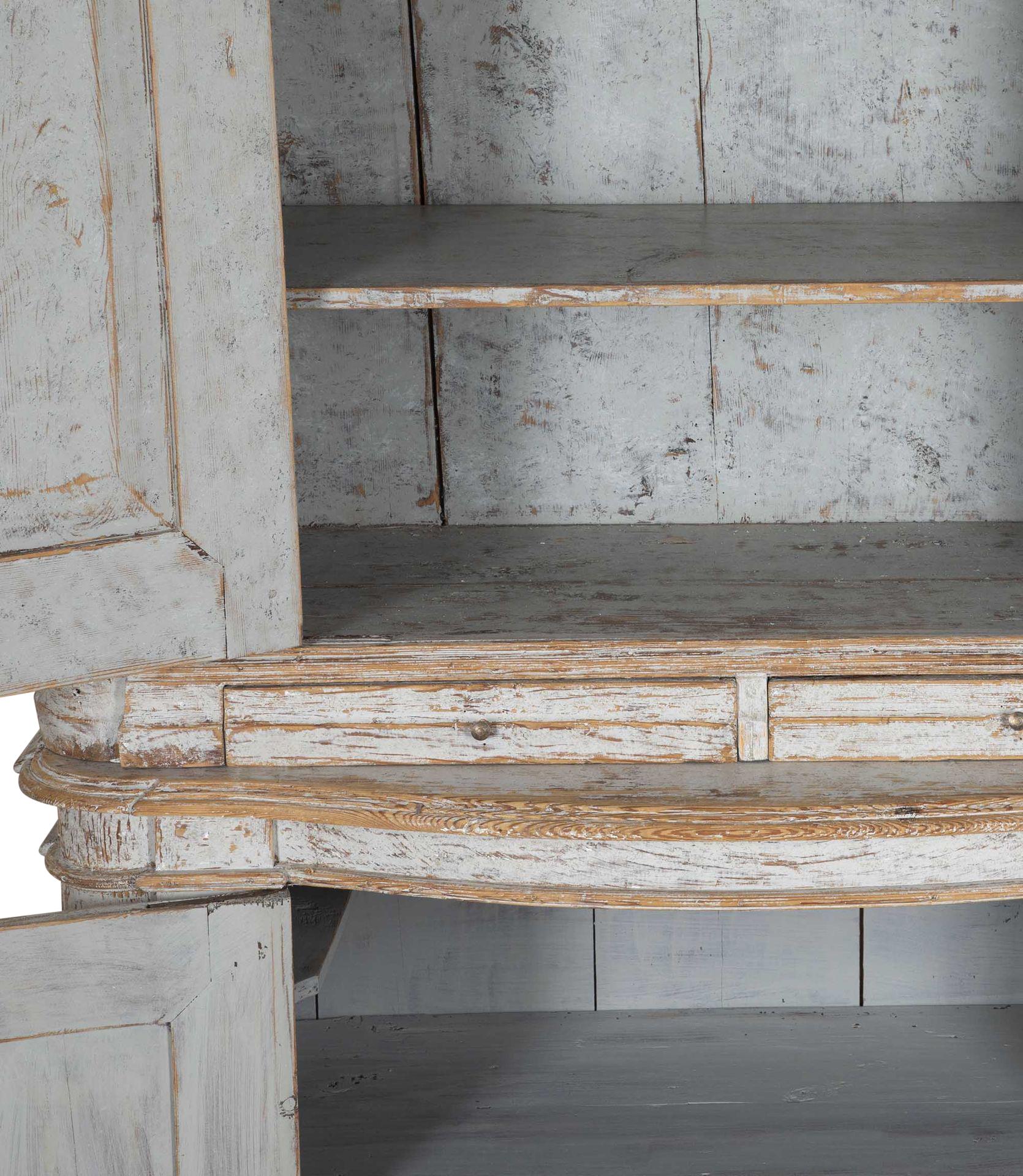 Bois Cabinet suédois de la fin du XVIIIe siècle de la période rococo en vente