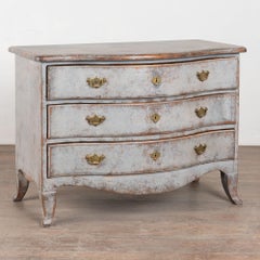 Schwedische Rokoko-Kieferkommode mit drei Schubladen, Ende 18.