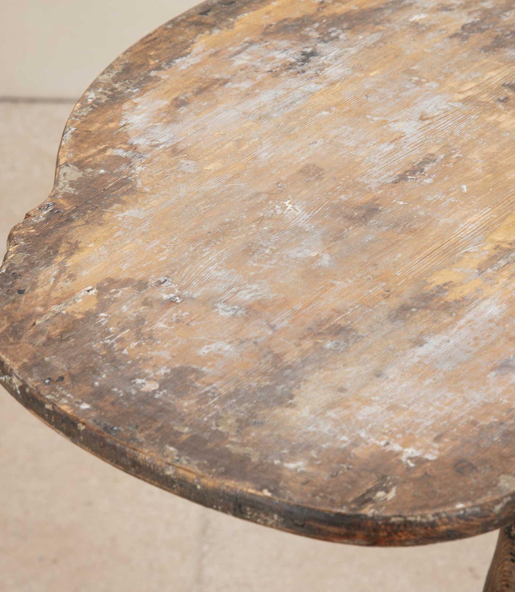 Tavolo rococò svedese della fine del XVIII secolo con vernice originale in vendita 4