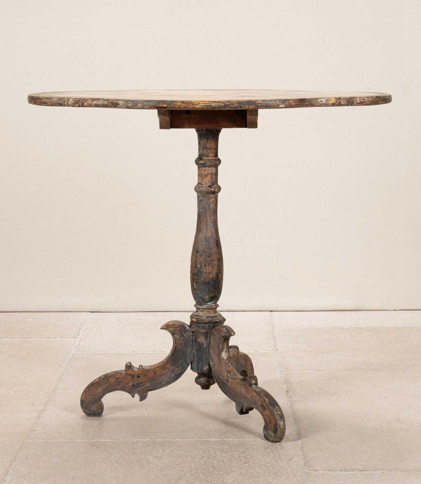 Rococò Tavolo rococò svedese della fine del XVIII secolo con vernice originale in vendita