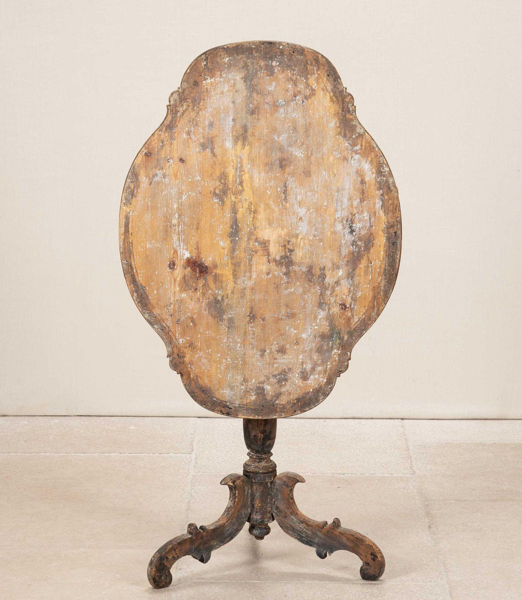 Tavolo rococò svedese della fine del XVIII secolo con vernice originale In condizioni buone in vendita a Gloucestershire, GB