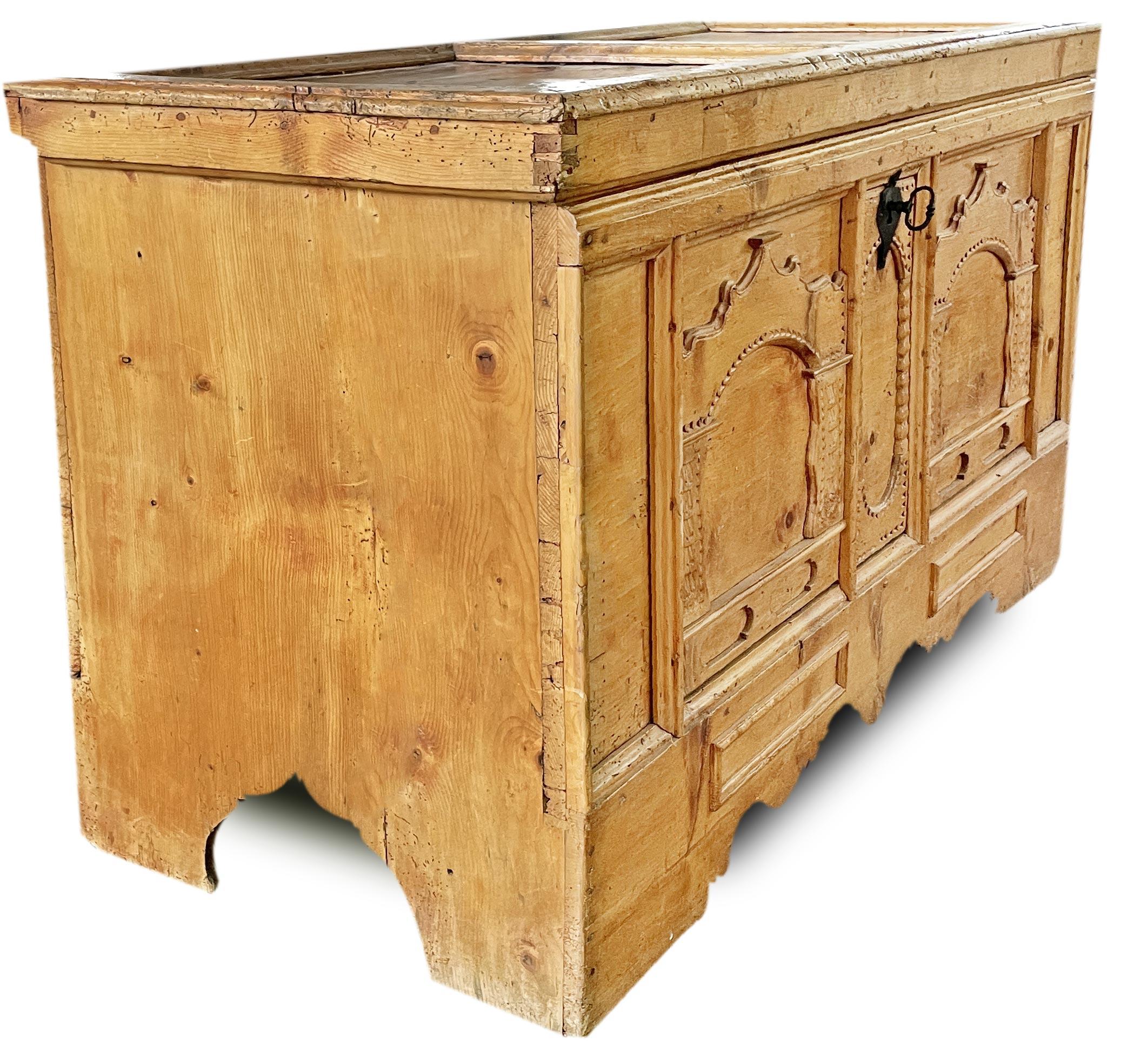 Fir Late 18th Century Swiss Pine Blanket Chest For Sale