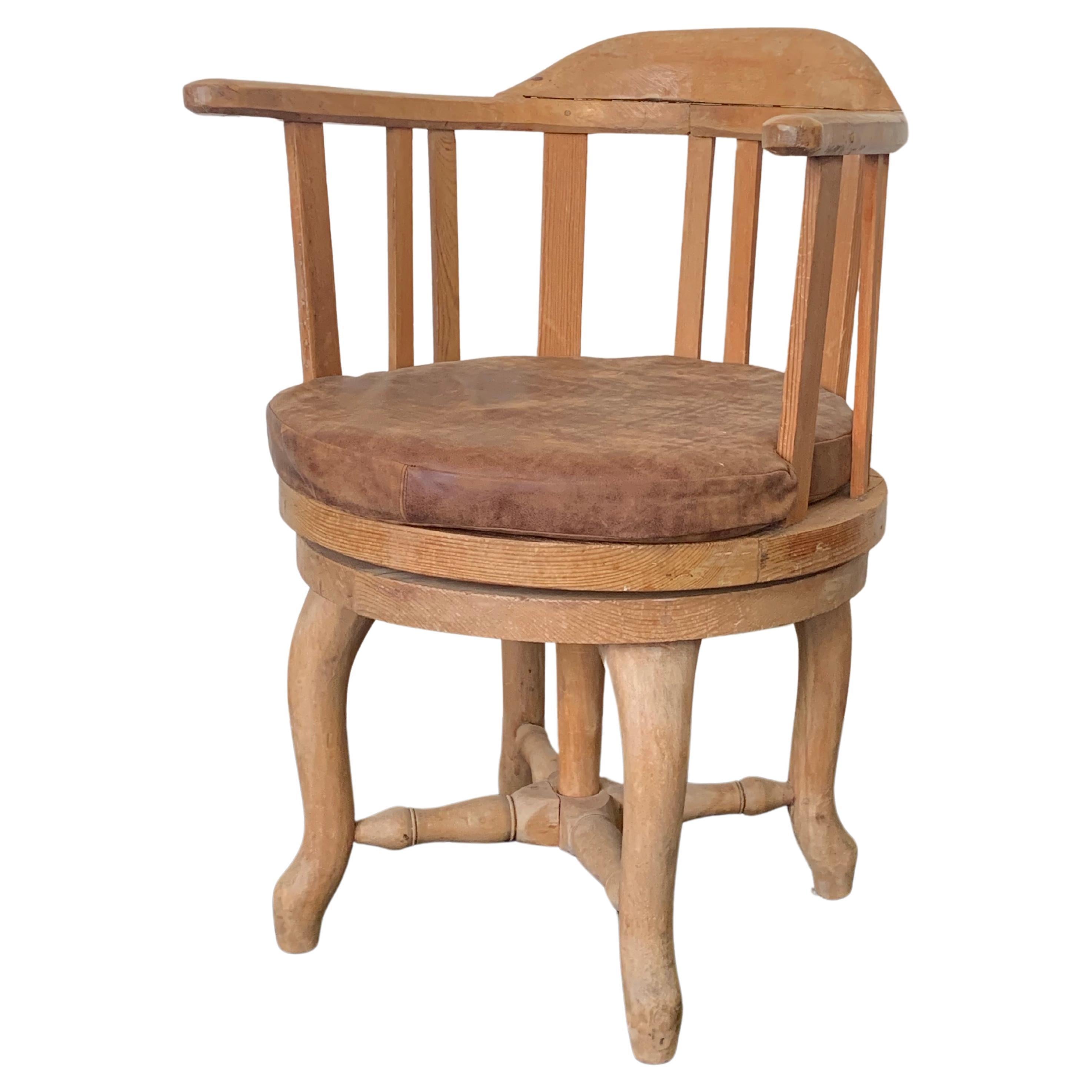 Chaise pivotante de la fin du XVIIIe siècle en vente