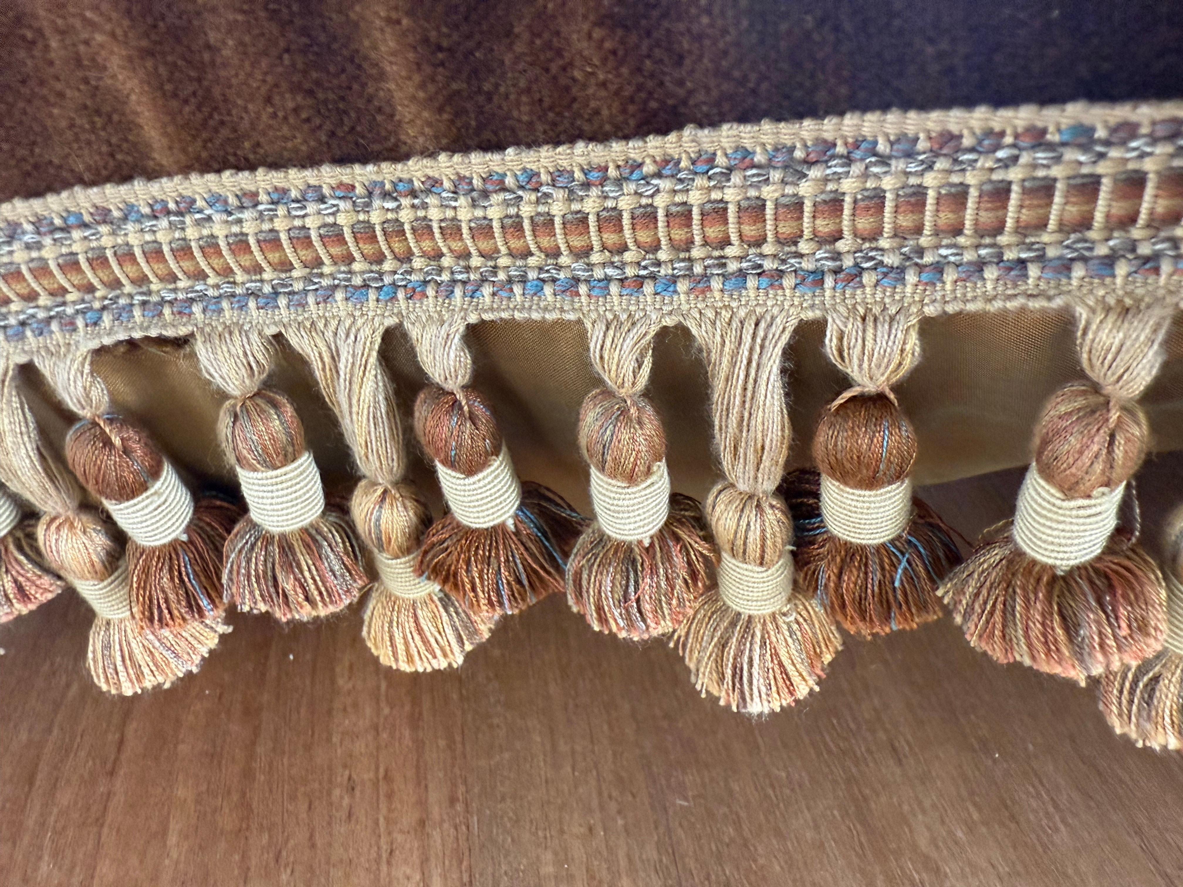 Cuscino ad arazzo della fine del XVIII secolo con velluto e rifiniture contemporanee in vendita 3