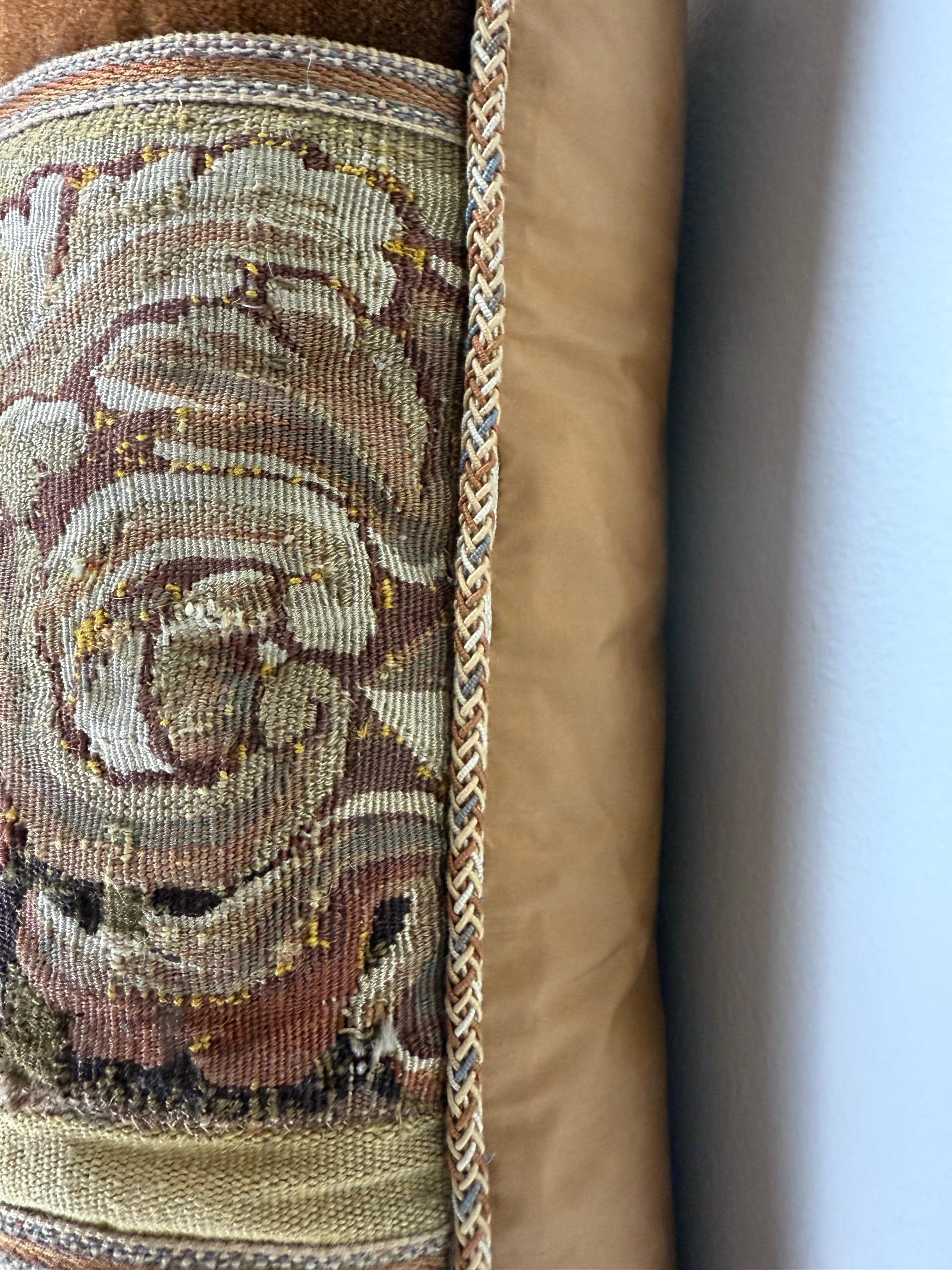 Barocco Cuscino ad arazzo della fine del XVIII secolo con velluto e rifiniture contemporanee in vendita