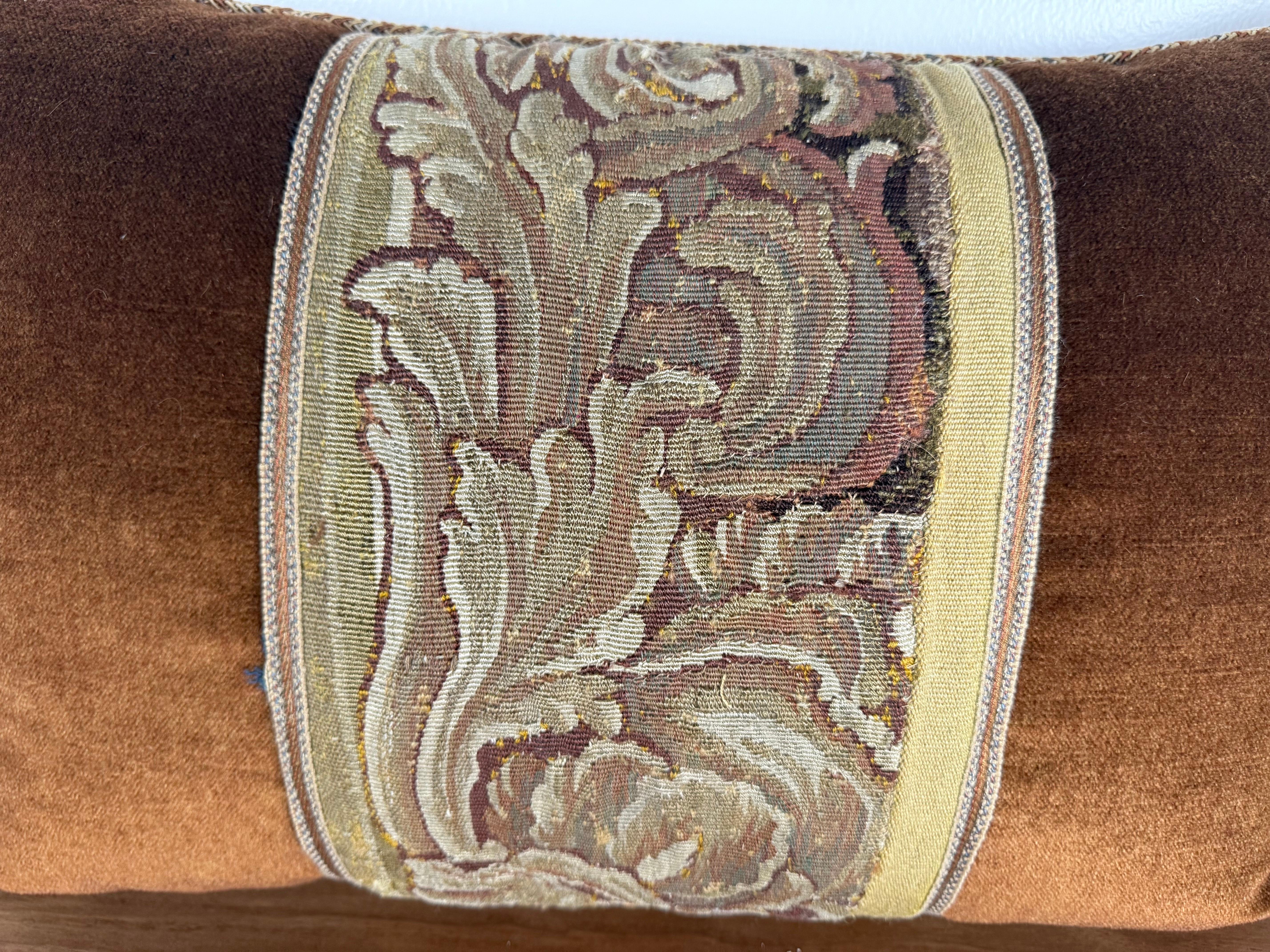 Americano Cuscino ad arazzo della fine del XVIII secolo con velluto e rifiniture contemporanee in vendita