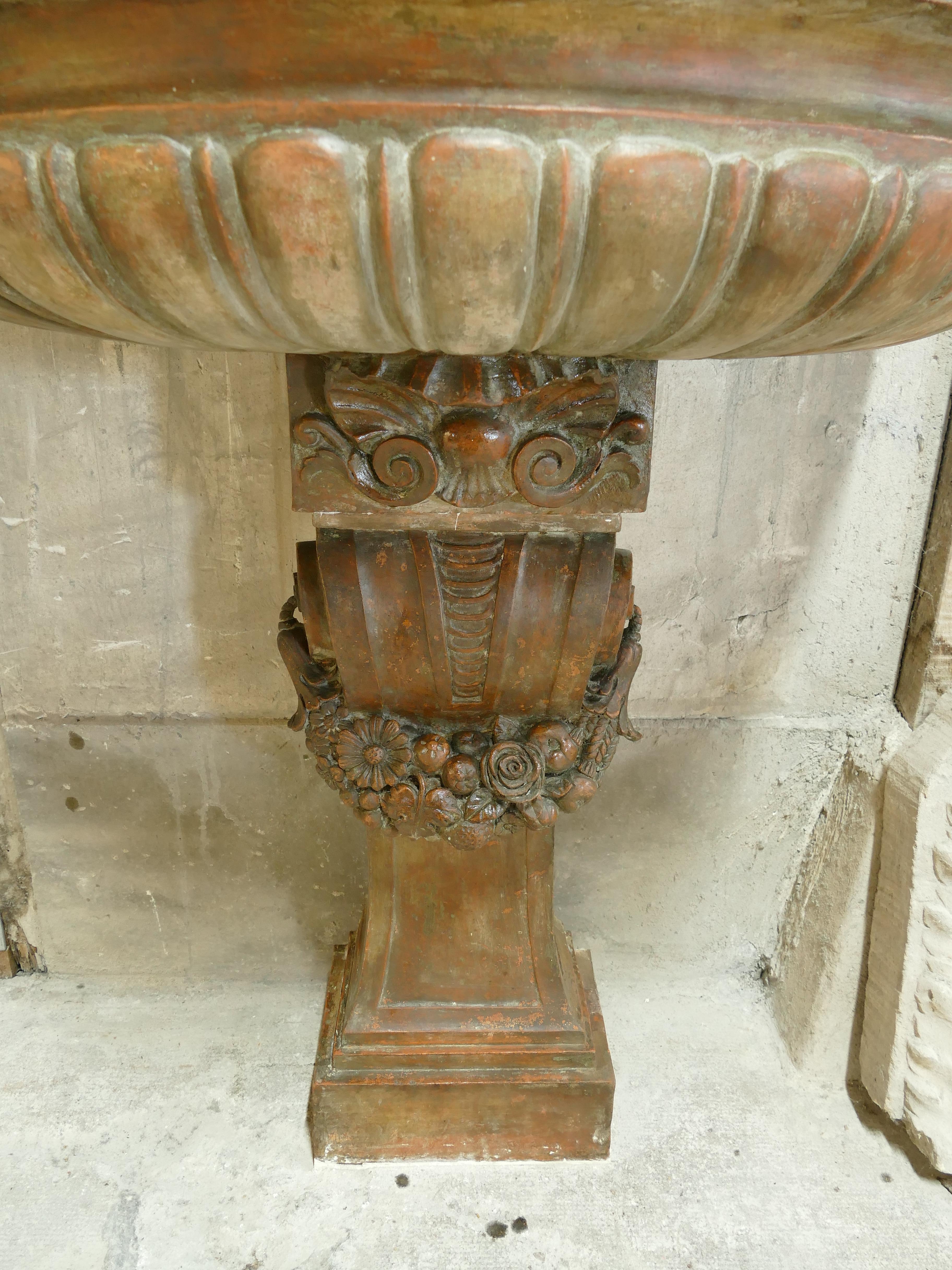 Late 18th Century Terracotta Decorative Fountain In Good Condition For Sale In Suresnes Cedex, FR