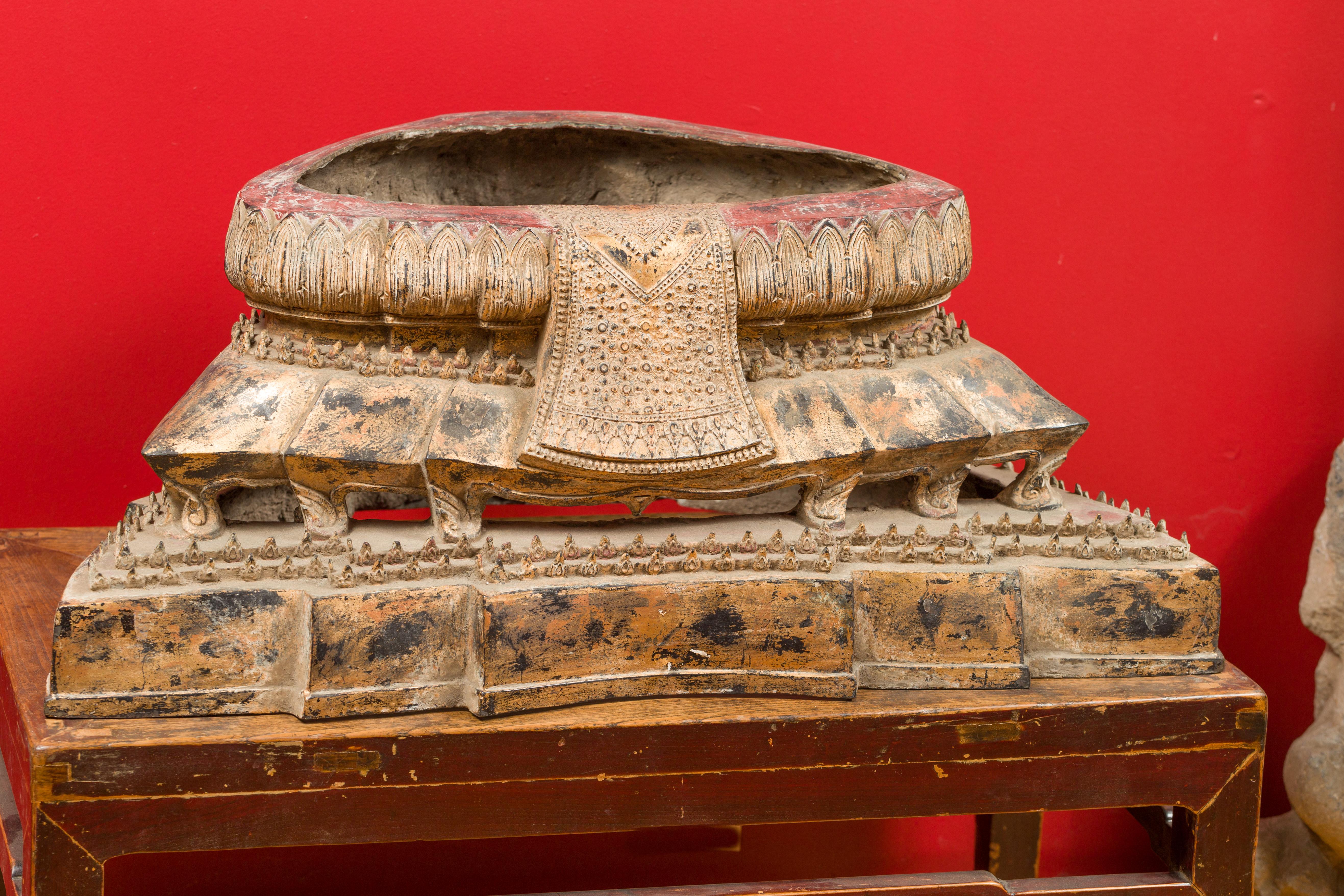 Estatua de Buda sentado en meditación de bronce dorado tailandés de finales del siglo XVIII sobre pedestal 13