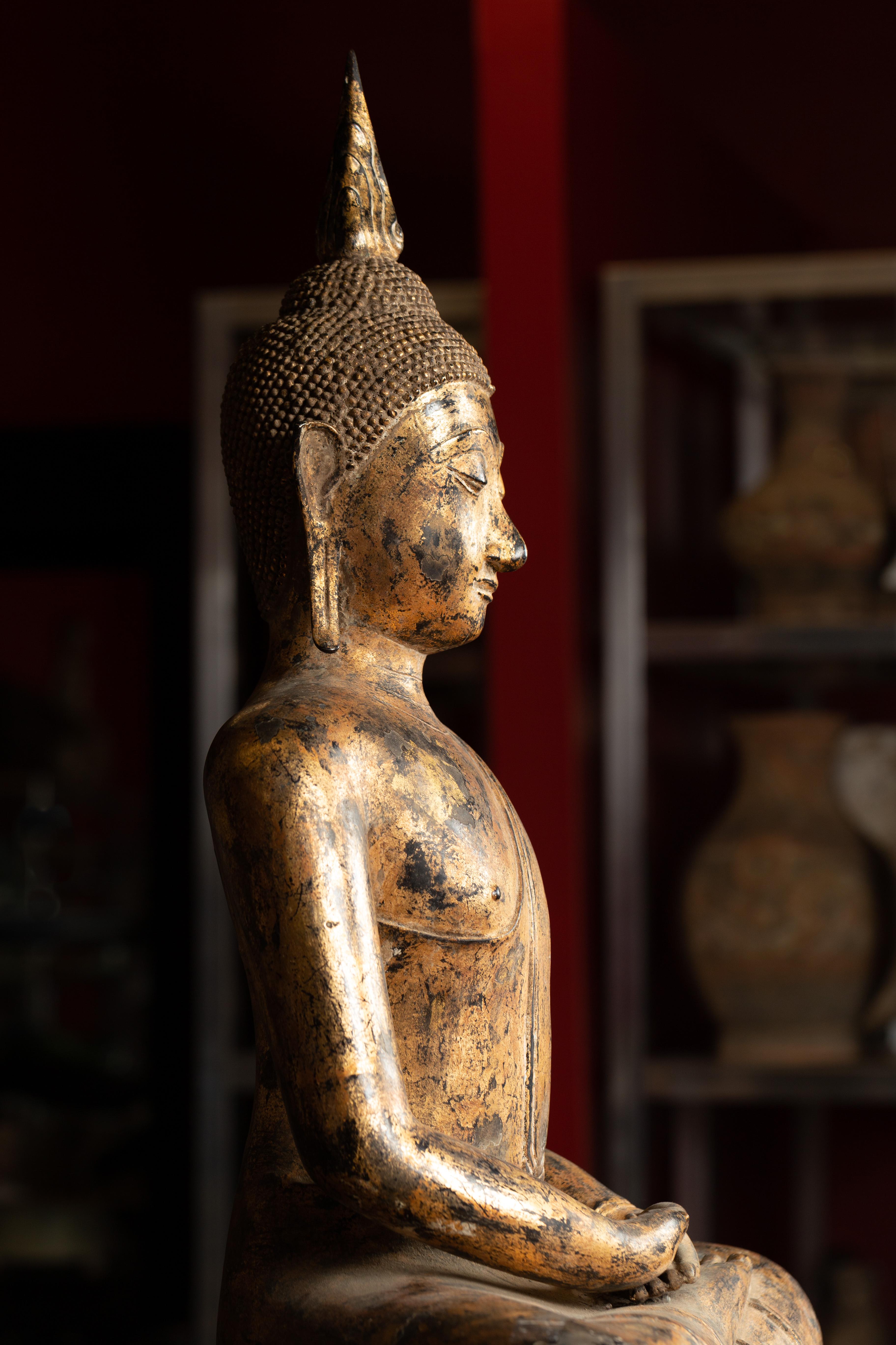 Late 18th Century Thai Gilt Bronze Meditative Seated Buddha Statue on Pedestal In Good Condition In Yonkers, NY