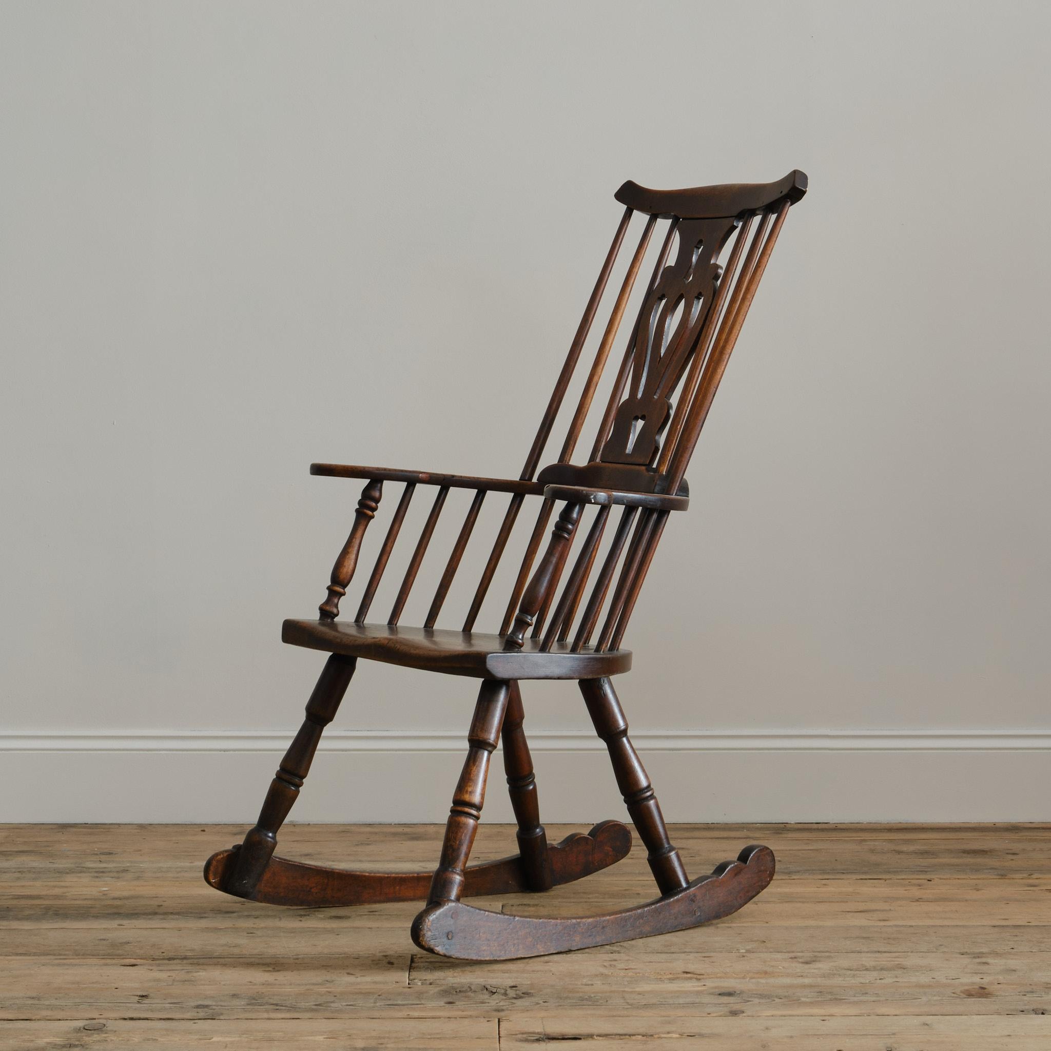 A wonderful late 18th century Thames Valley Windsor rocking chair. Large in scale with a wind slab seat and arm rests. Nicely worn with a dry surface and patina. 

In good solid Chair and and with an honest repair to the arm. 

C1800

45cm seat
