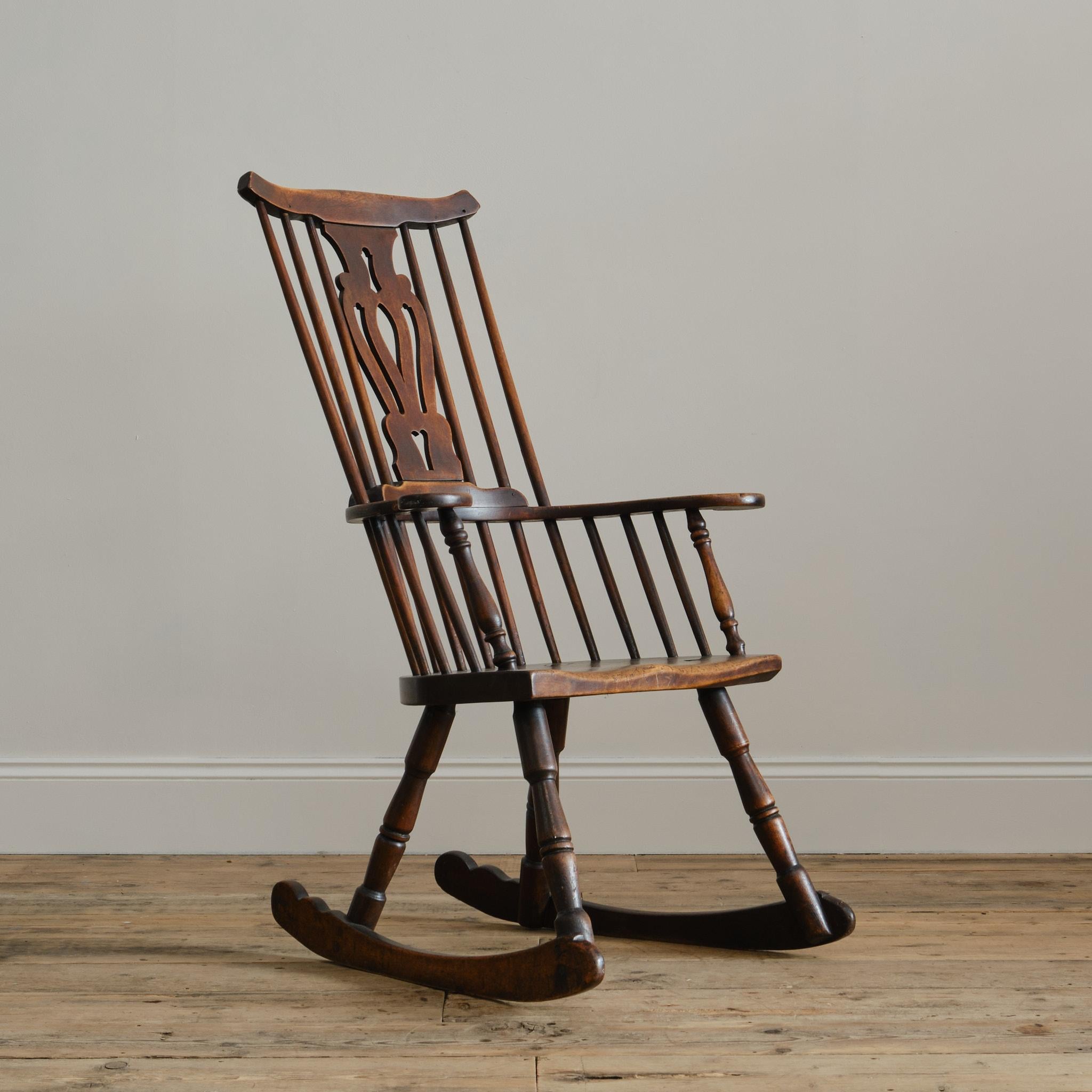 British Late 18th Century Thames Valley Rocking Windsor Chair For Sale