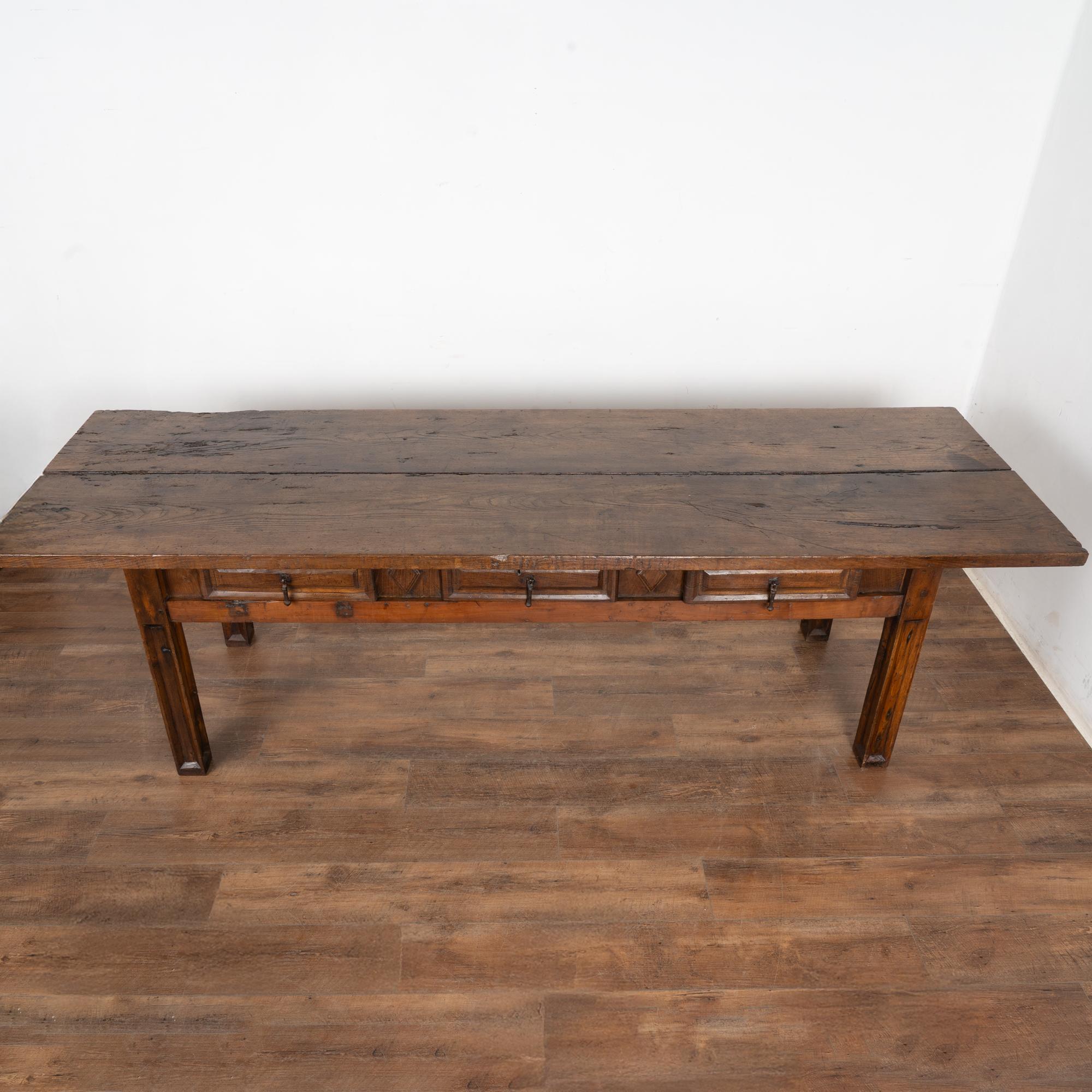Late 18th Century Three Drawer Oak Console Table, Portugal In Fair Condition For Sale In Round Top, TX