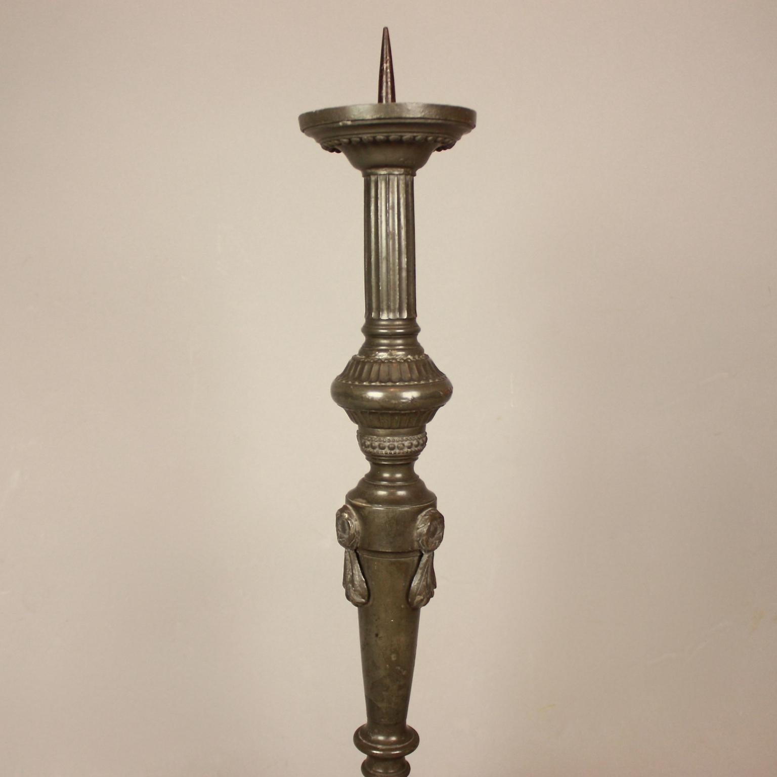 Tin Torchere oder Bodenkandelaber mit Pick aus dem späten 18. Jahrhundert (Louis XVI.) im Angebot