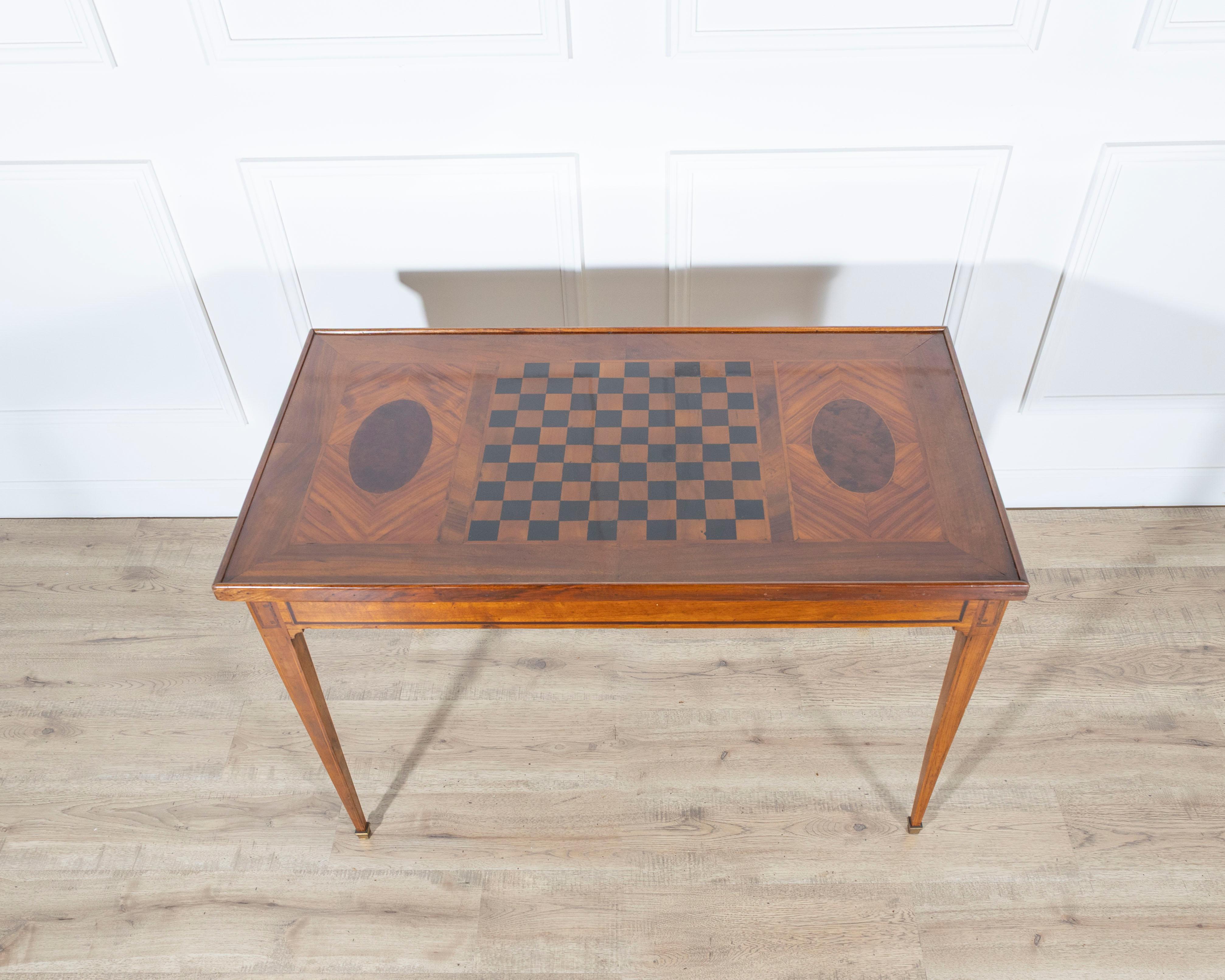 French Late 18th-Century Tric Trac Games Table in Varnished Marquetry For Sale