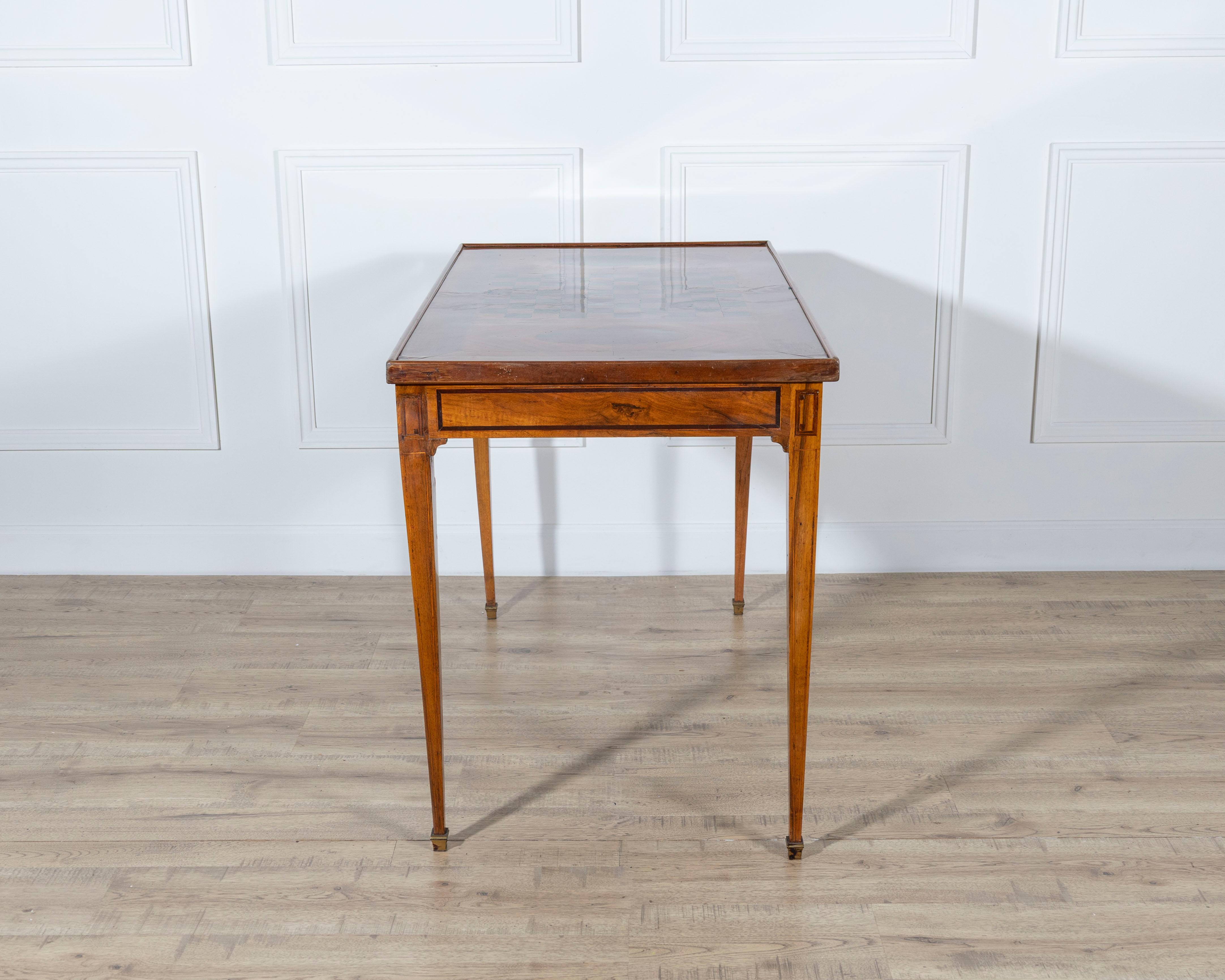 Late 18th-Century Tric Trac Games Table in Varnished Marquetry For Sale 2