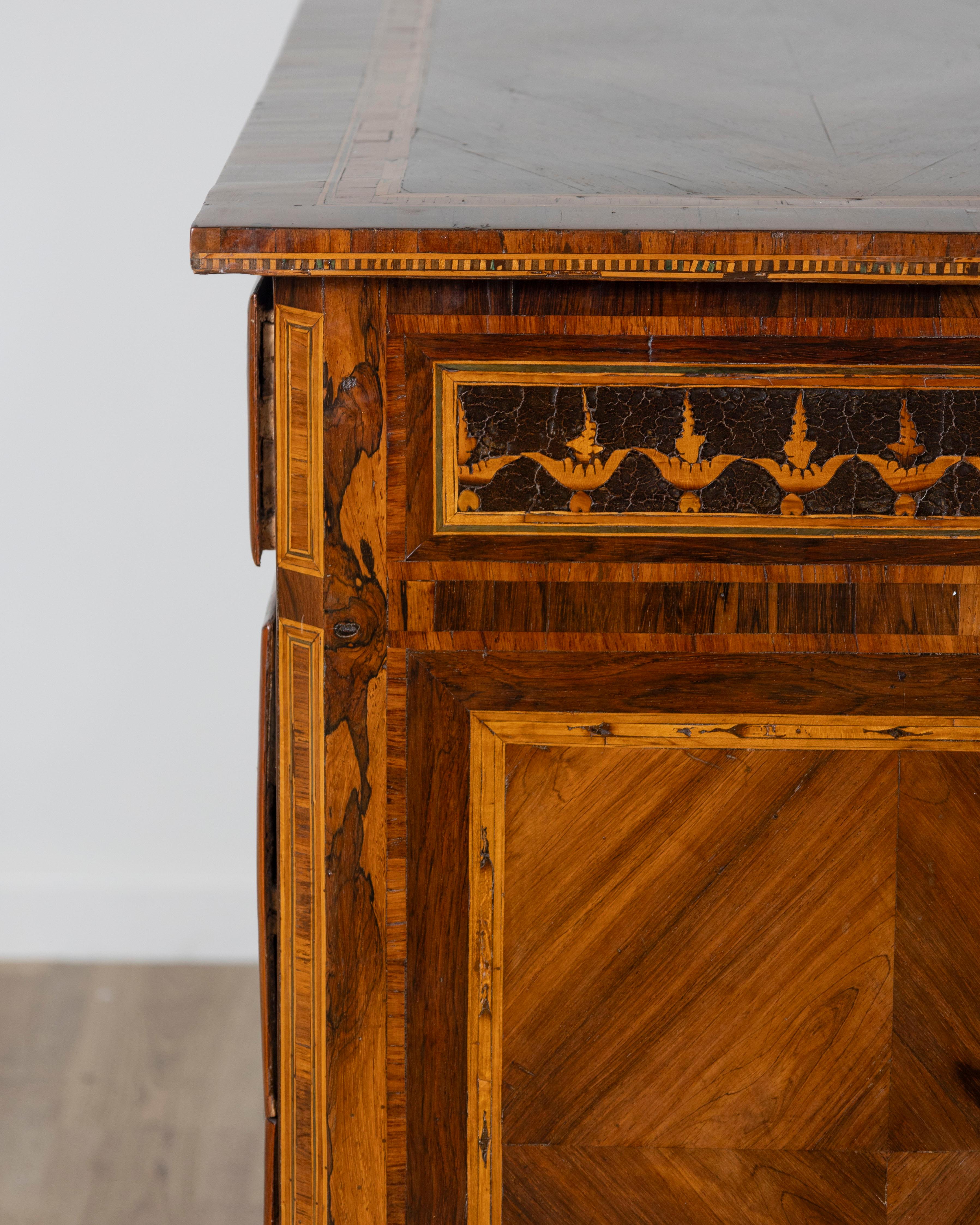 Late 18th Century Veneered Louis XVI Chest Of Drawers For Sale 4
