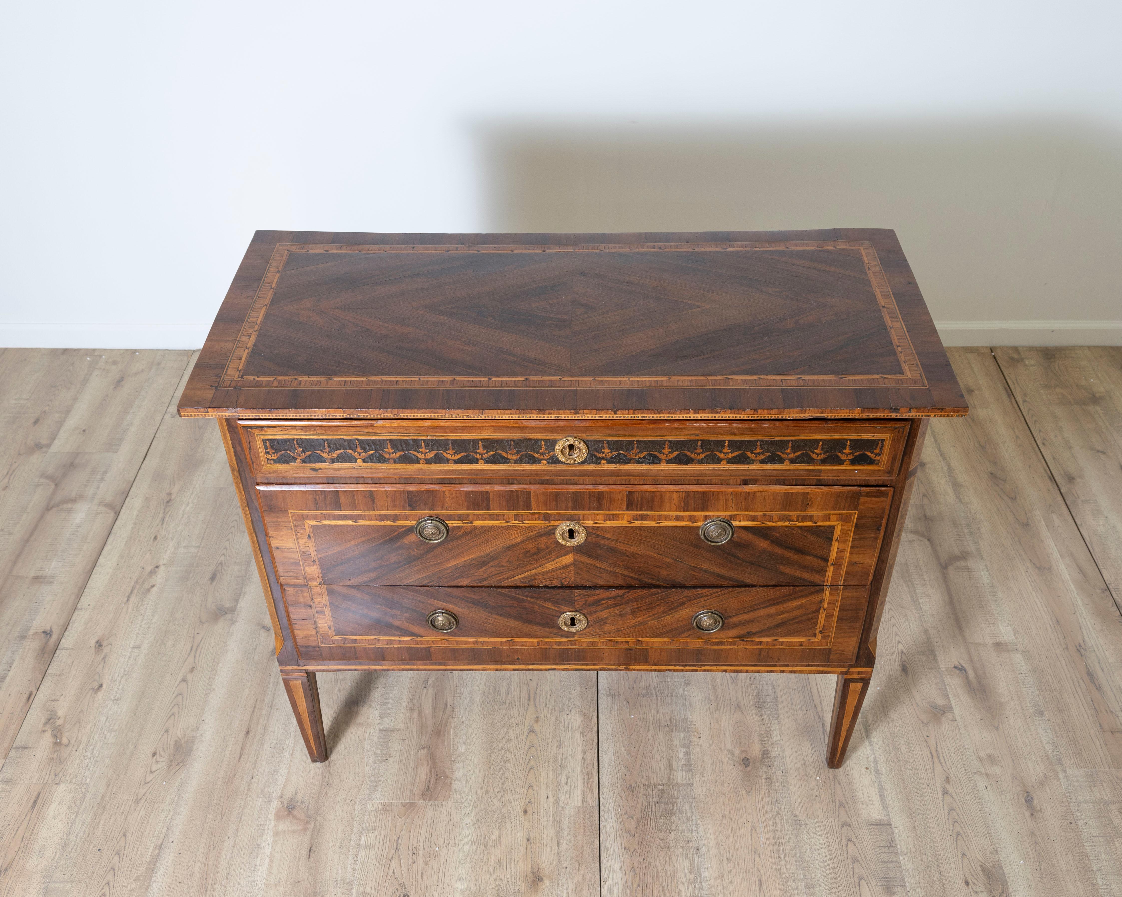 Italian Late 18th Century Veneered Louis XVI Chest Of Drawers For Sale