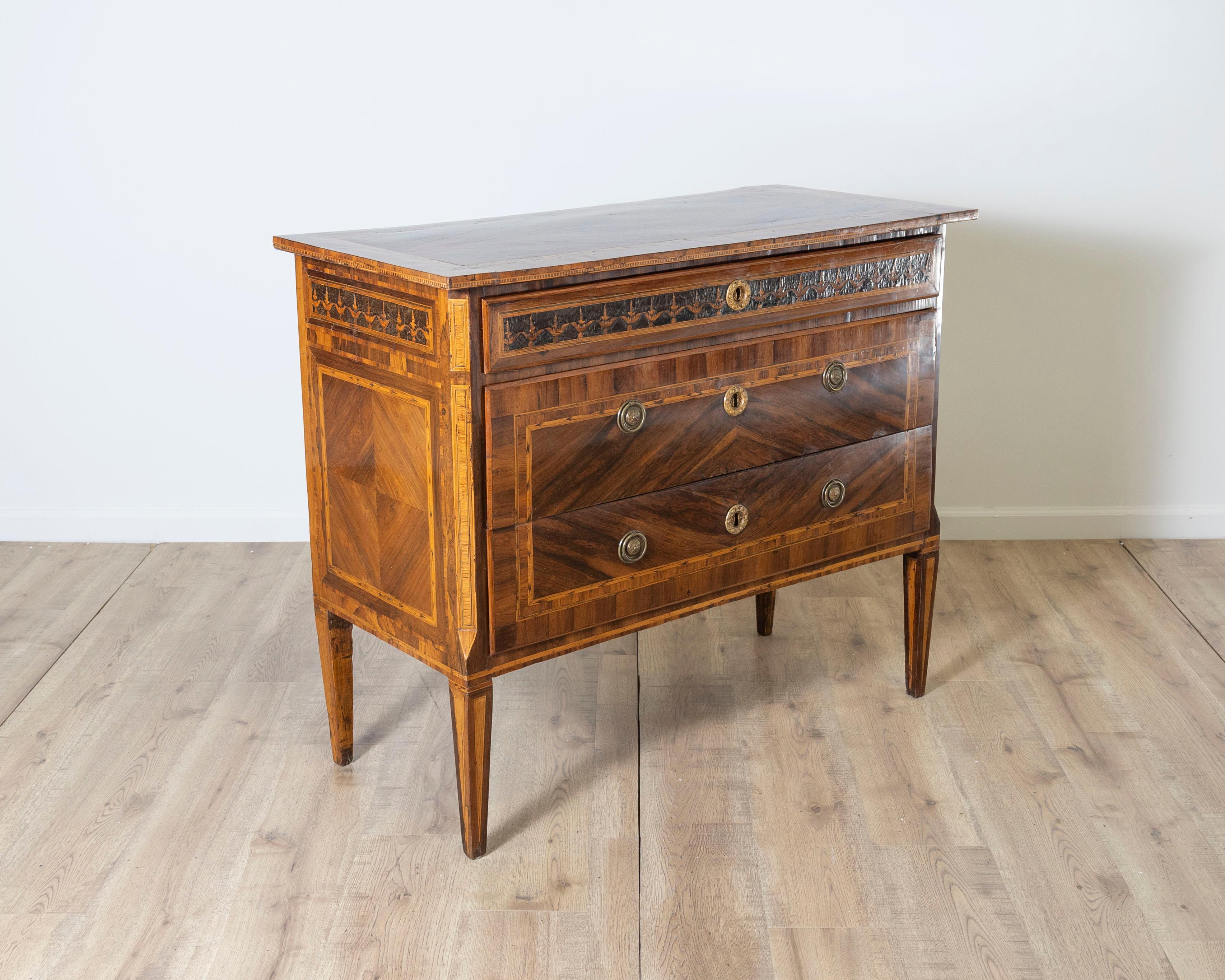 Late 18th Century Veneered Louis XVI Chest Of Drawers In Good Condition For Sale In Atlanta, GA