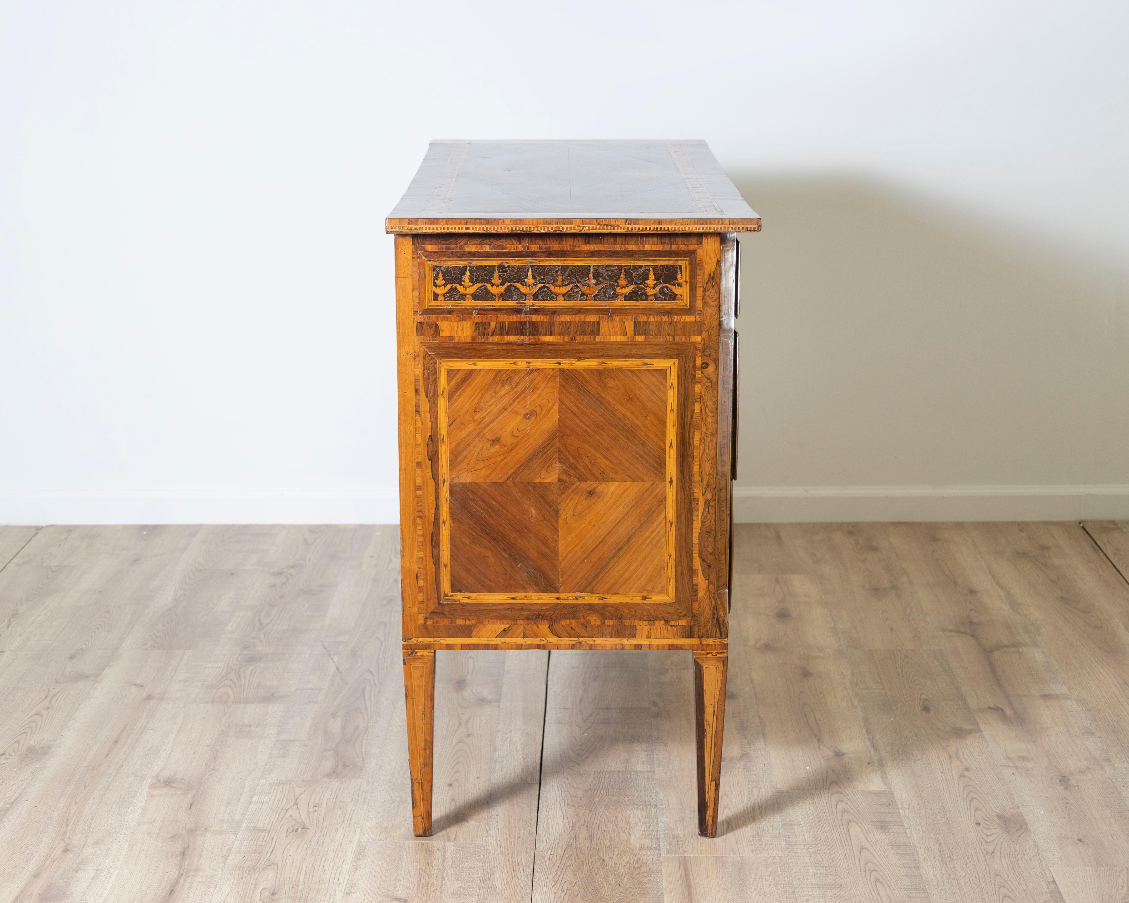 Walnut Late 18th Century Veneered Louis XVI Chest Of Drawers For Sale