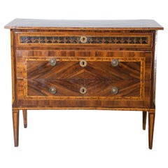 Furnierte Louis-XVI-Kommode aus dem späten 18.