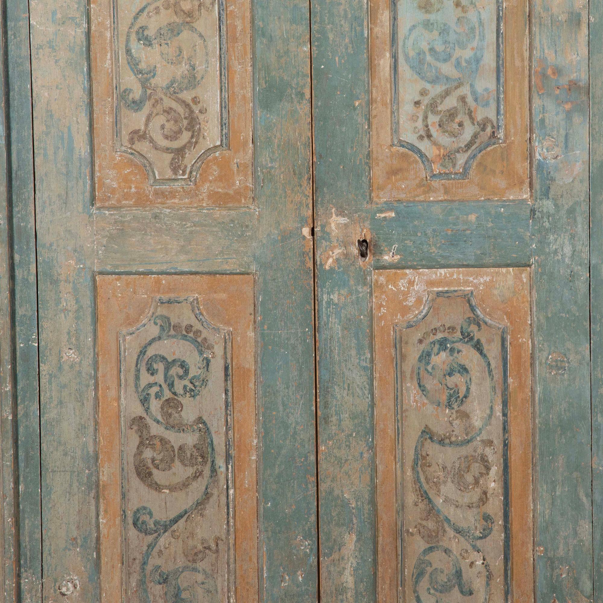Late 18th Century Venetian Armoire In Good Condition In Gloucestershire, GB