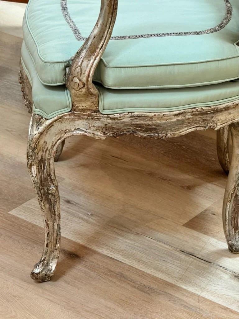 Poltrona veneziana intagliata e dorata in argento della fine del XVIII secolo In condizioni buone in vendita a Charlottesville, VA