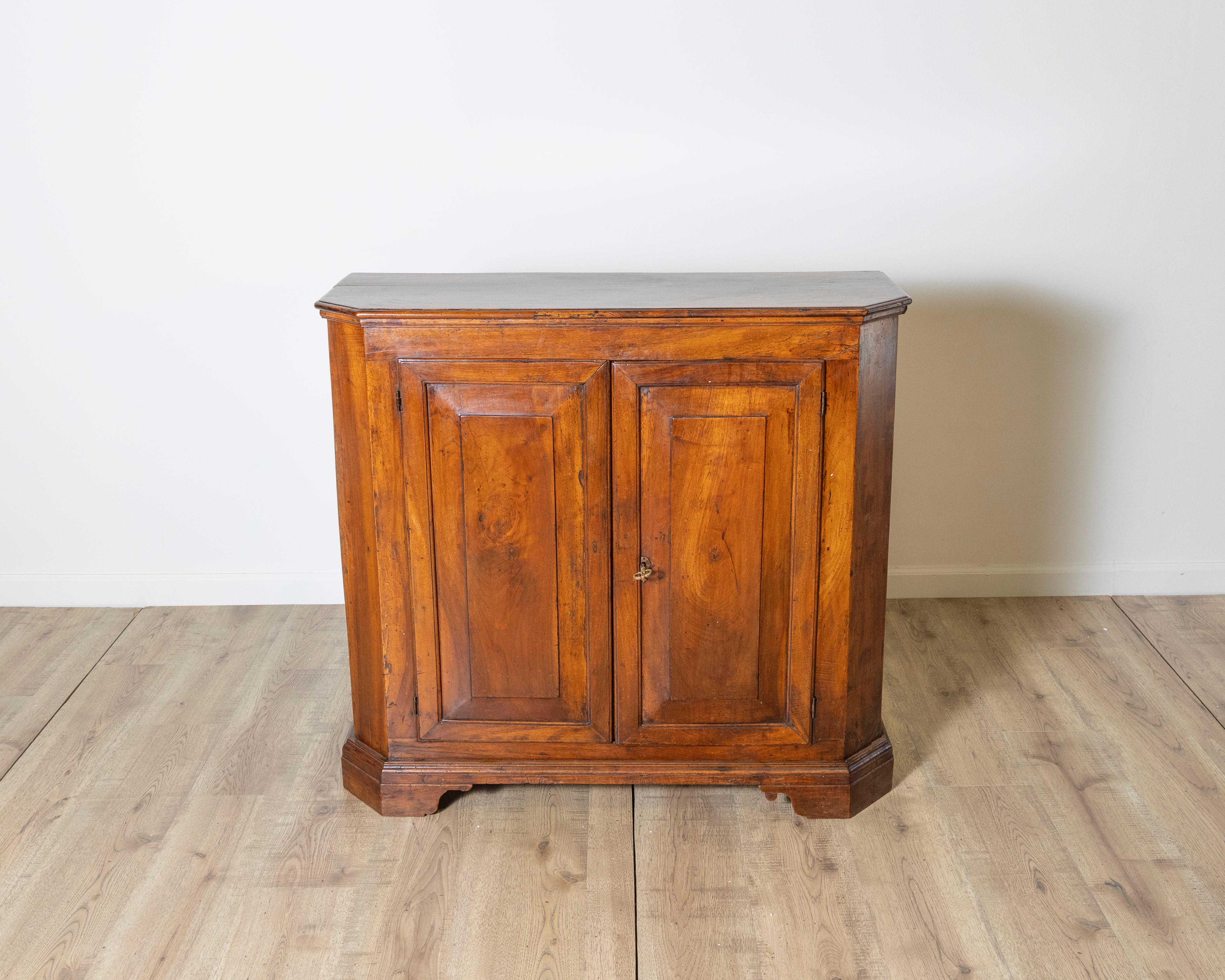 A charming and beautifully crafted small sideboard from late 18th-century Venice, made of solid blond walnut with warm tones and natural luster. This elegant piece features a clean, linear design softened by slightly canted corners and paneled