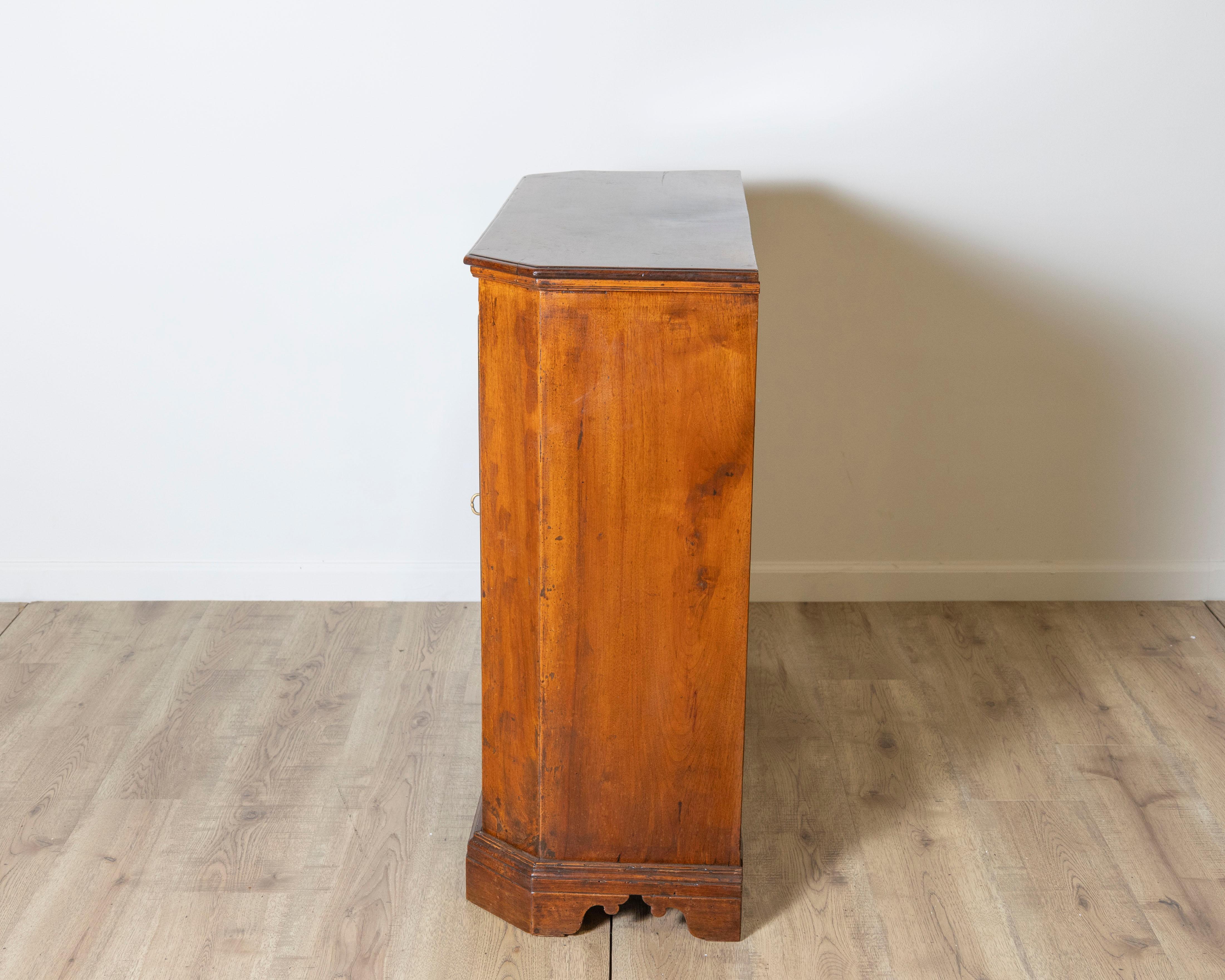 Walnut Late 18th-century Venetian small sideboard in solid walnut