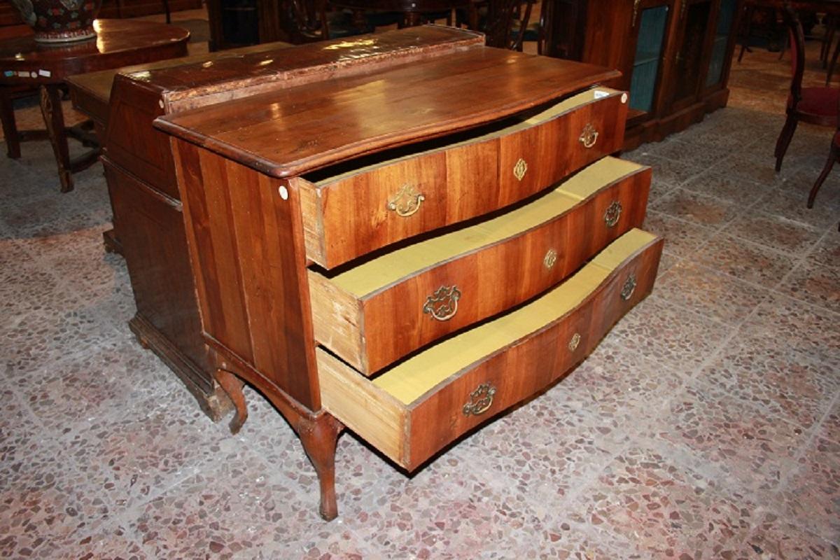 Late 18th-century Venetian Walnut Wood Dresser in the Louis XV Style For Sale 1